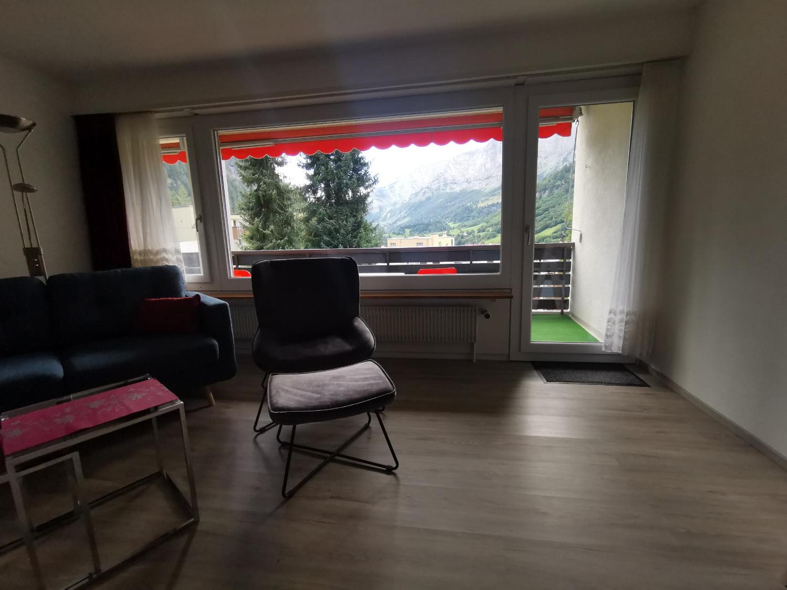 One-Bedroom Apartment - Photo 12