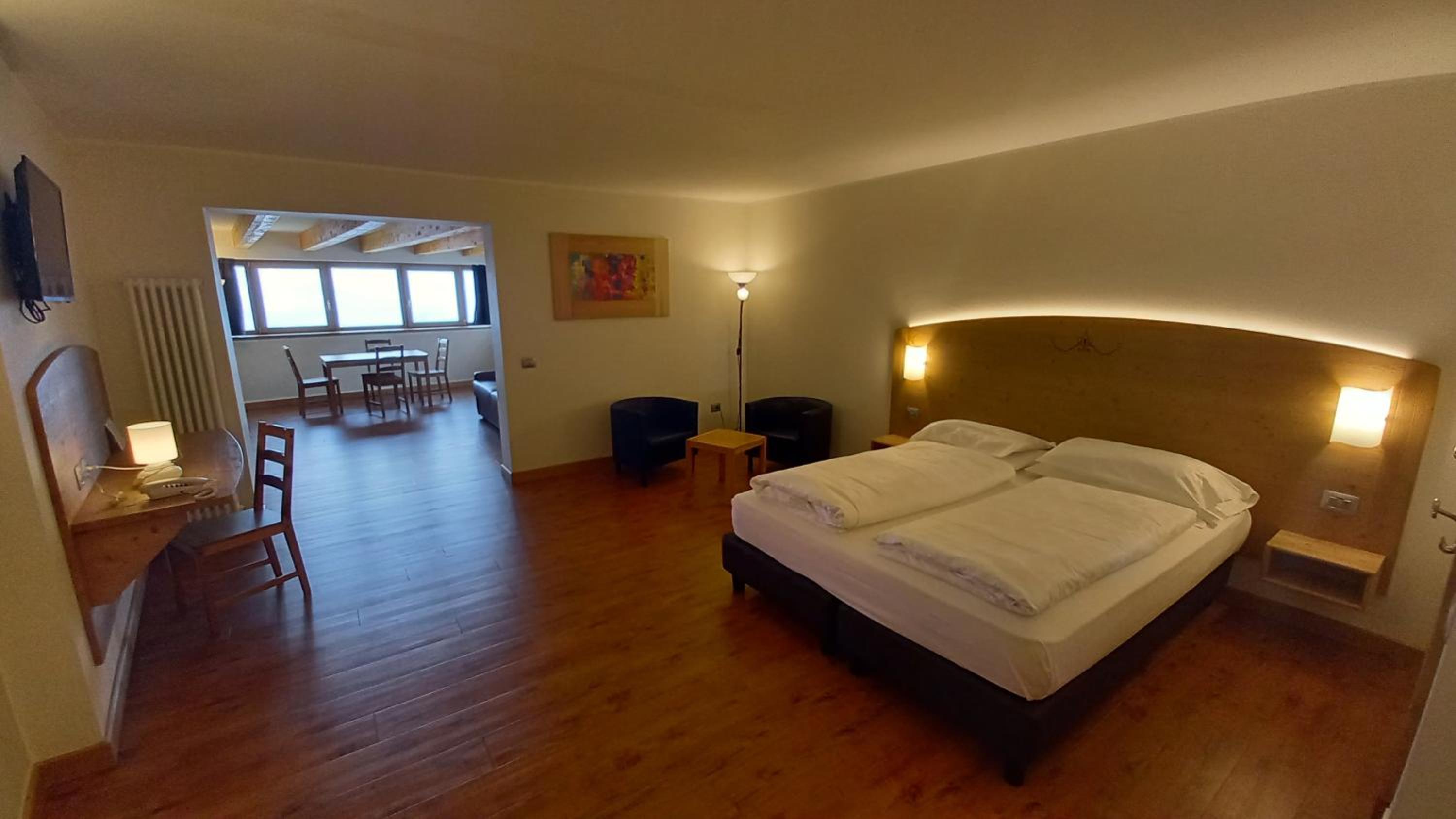 Two-Bedroom Suite with Panoramic View photo 1