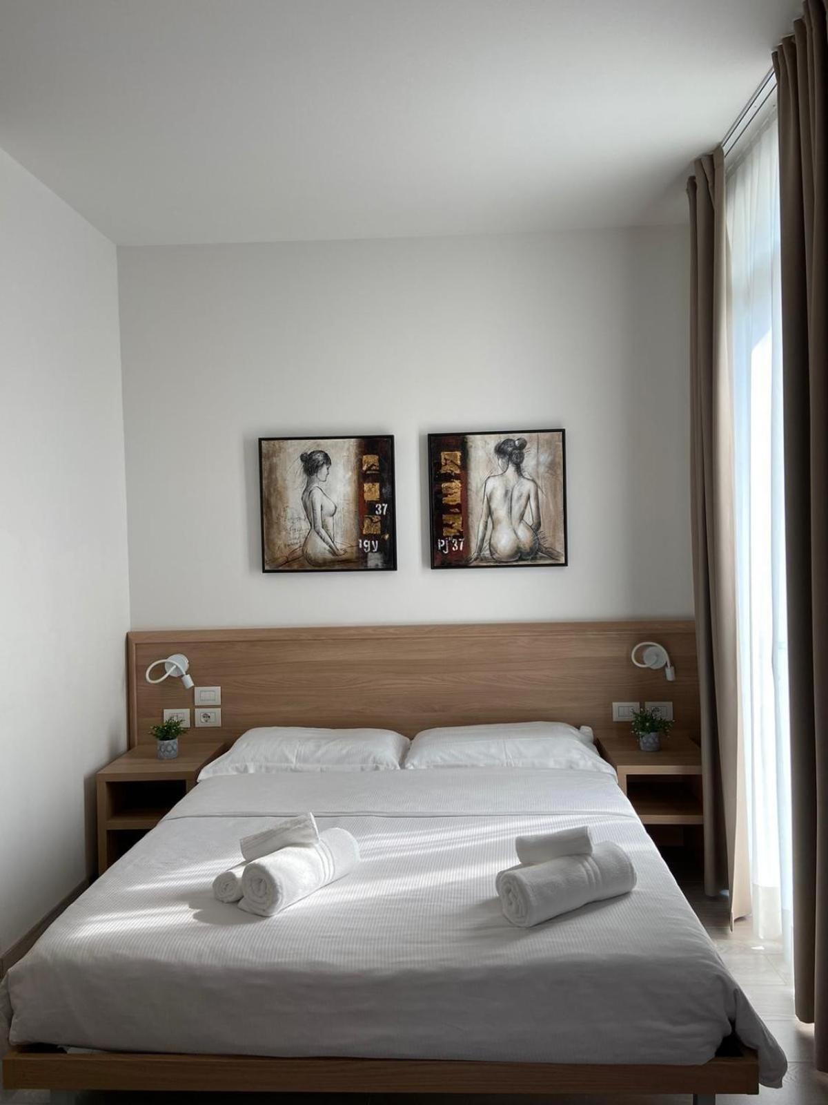 Twin Room with Shower - Photo 1