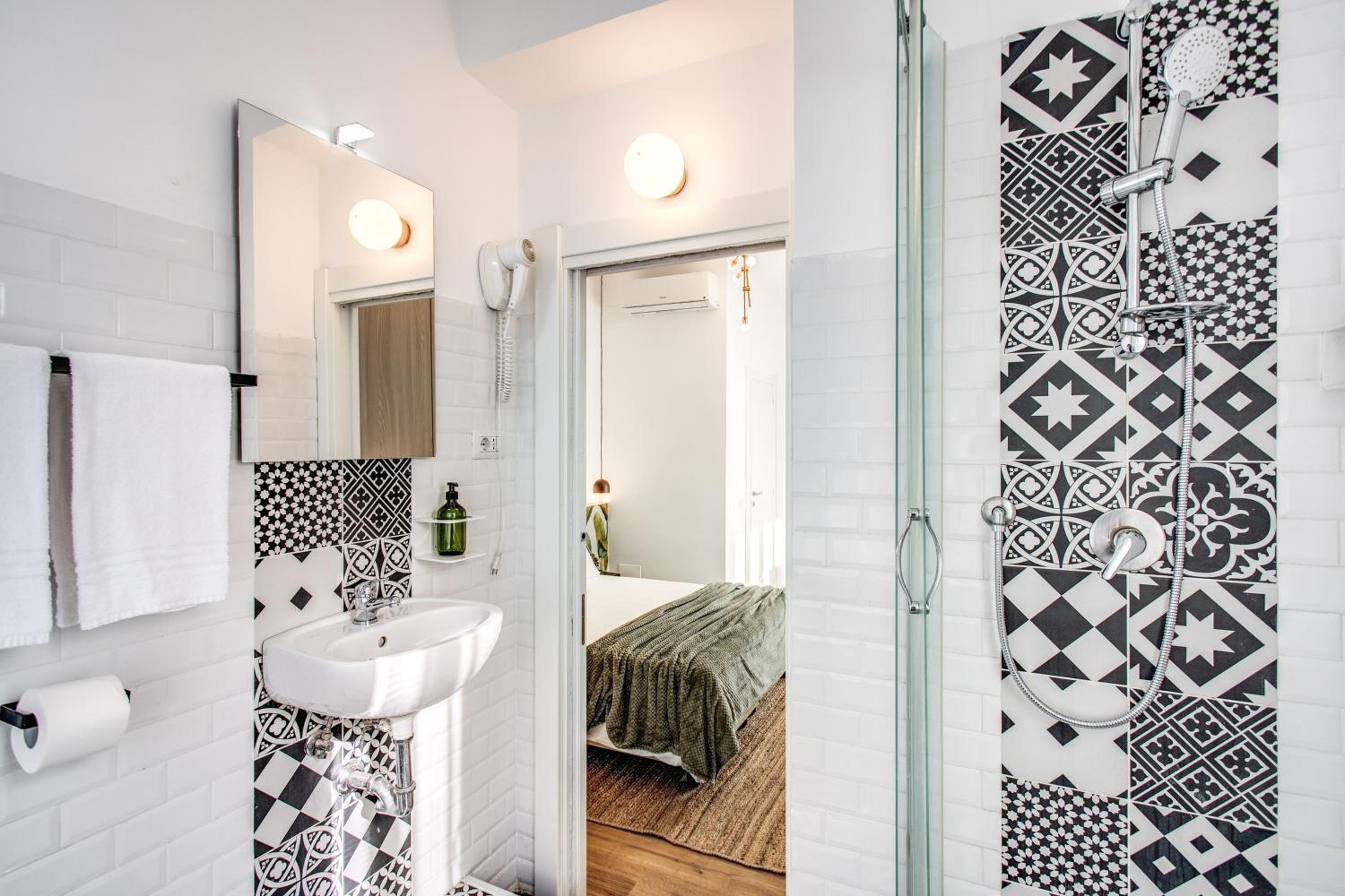 Double Room with Private Bathroom photo 3