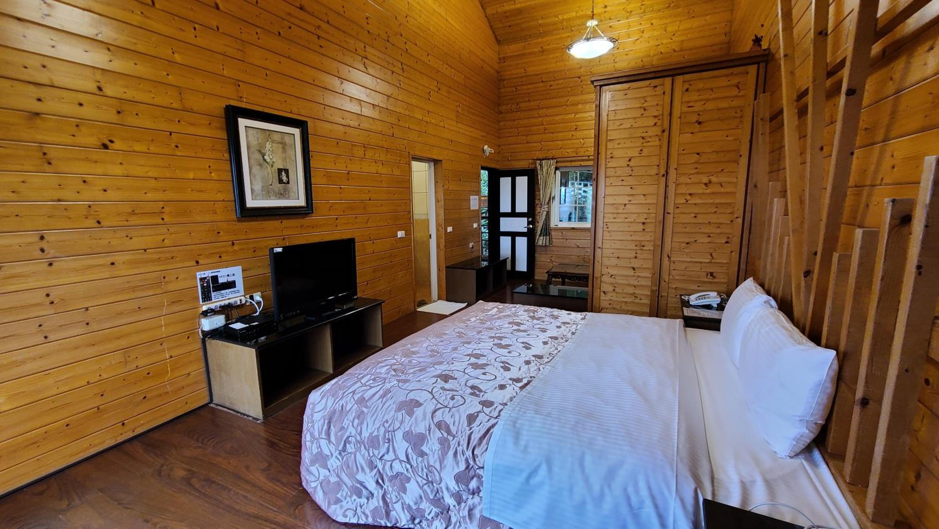 Deluxe Double Room with Balcony photo 2