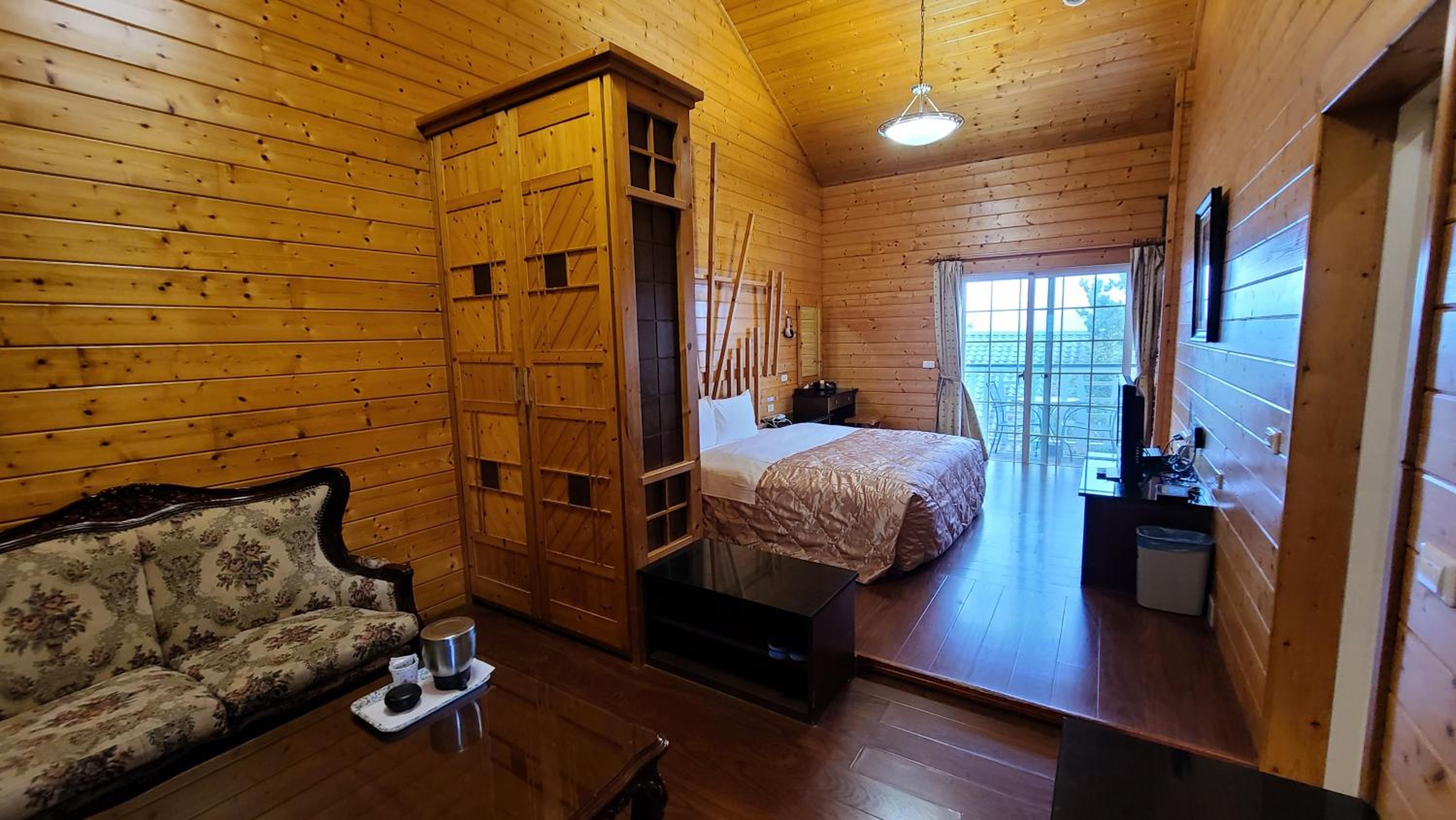 Deluxe Double Room with Balcony photo 3
