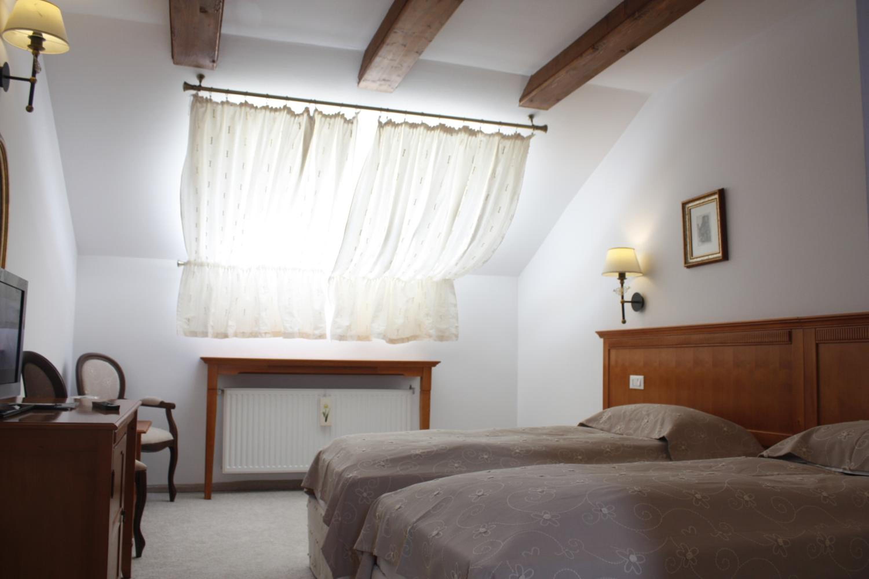 Standard Double Room - Photo 16