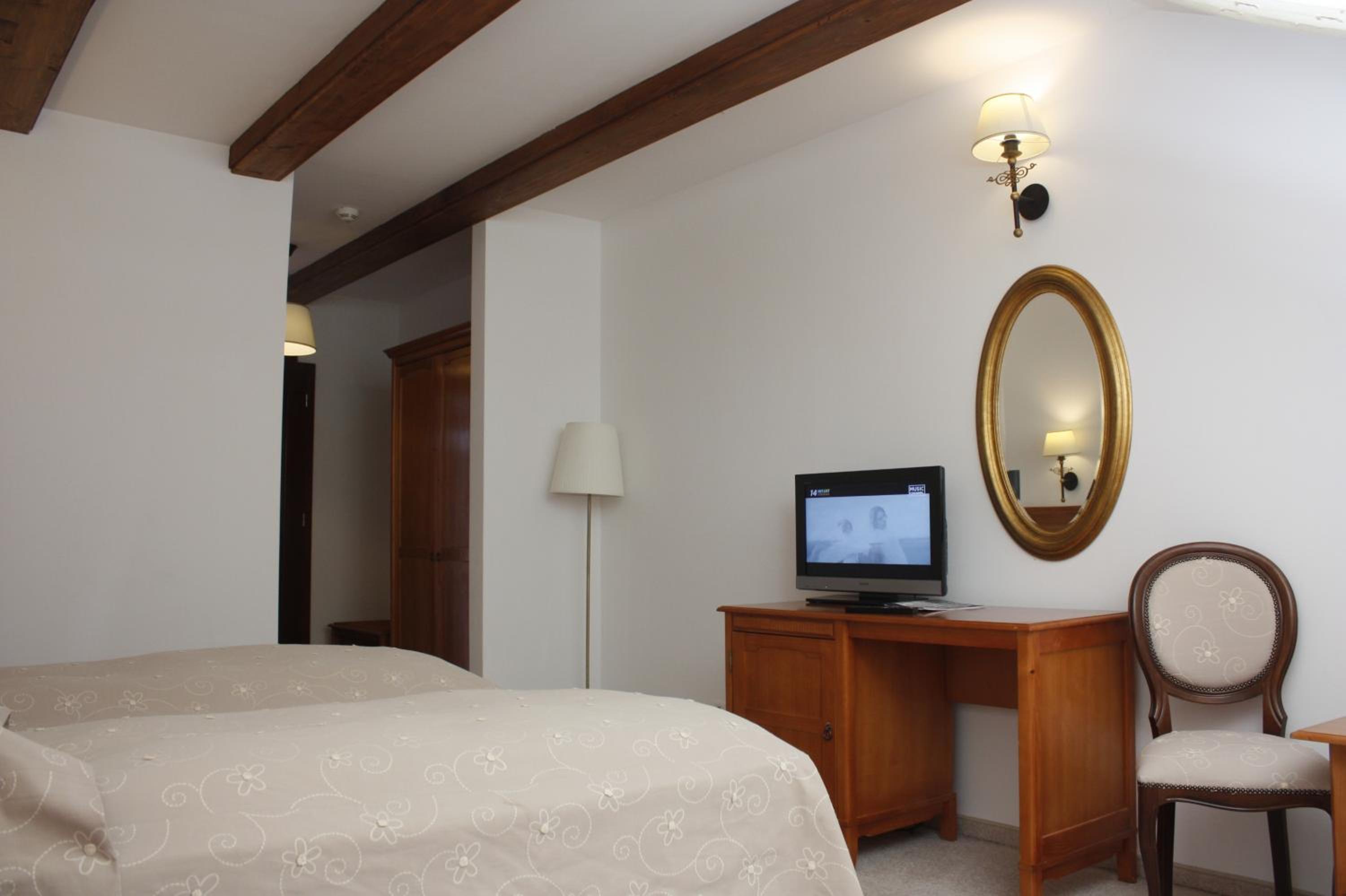 Standard Double Room - Photo 17