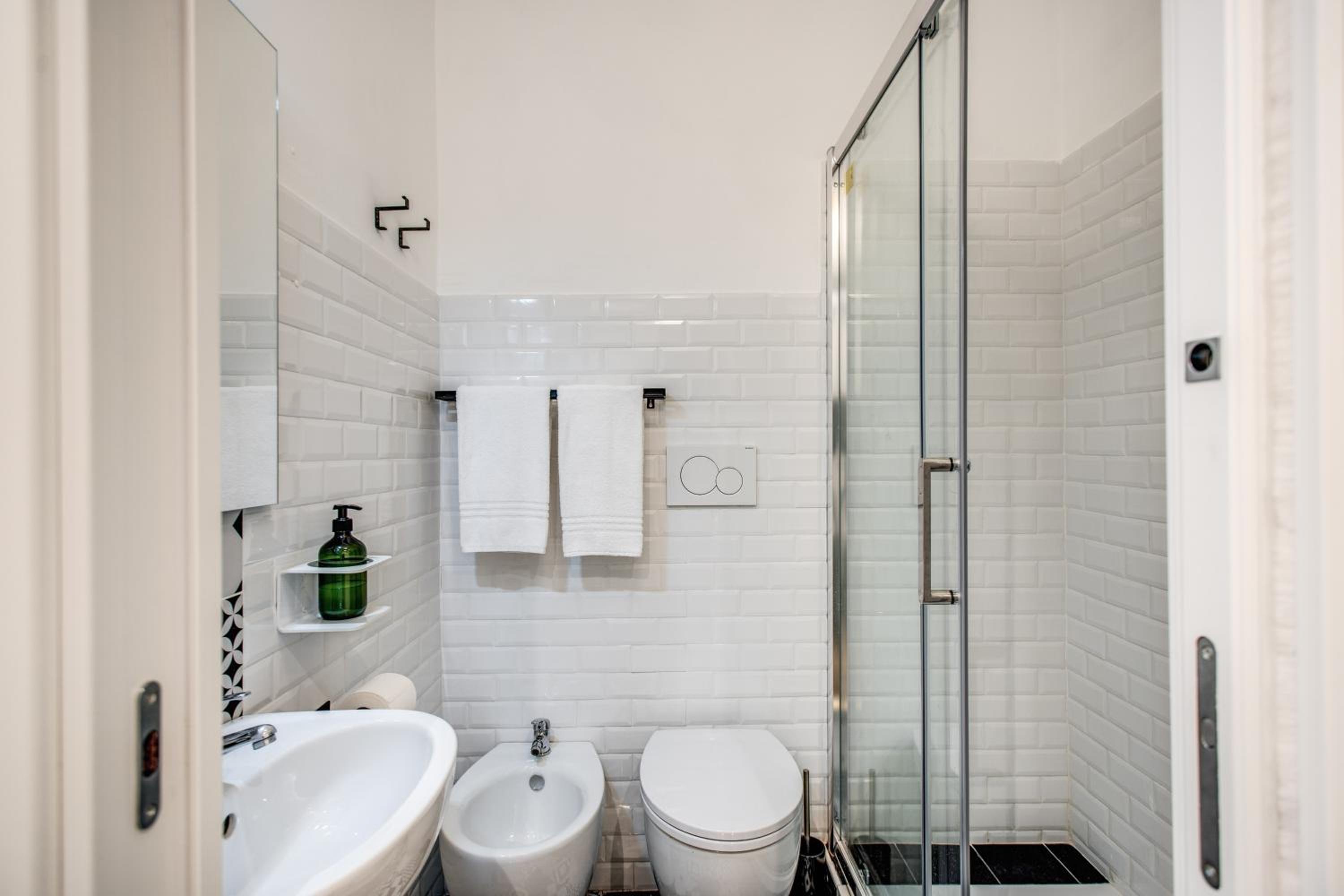 Single Room with Private Bathroom photo 3
