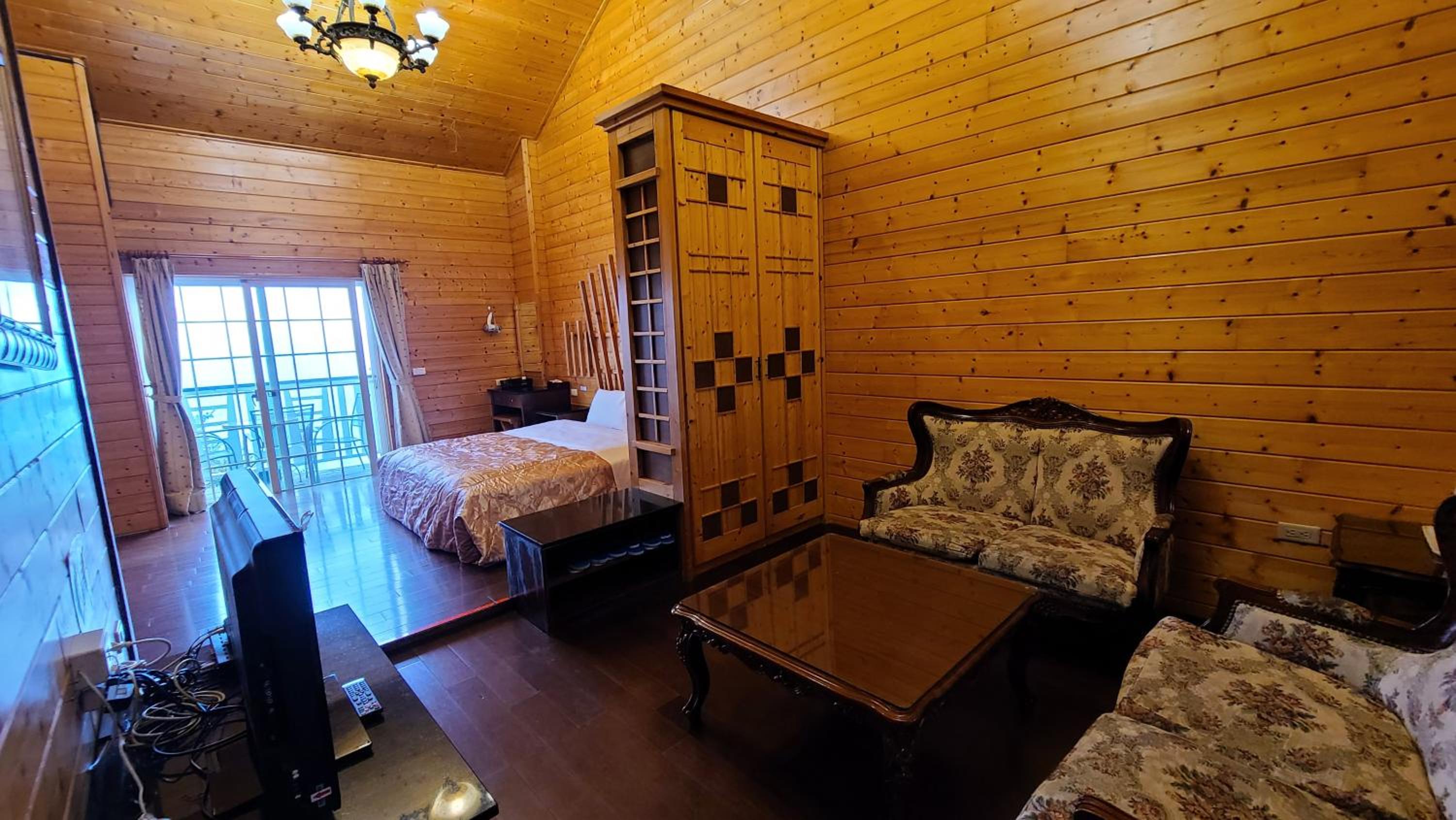 Deluxe Family Room photo 2