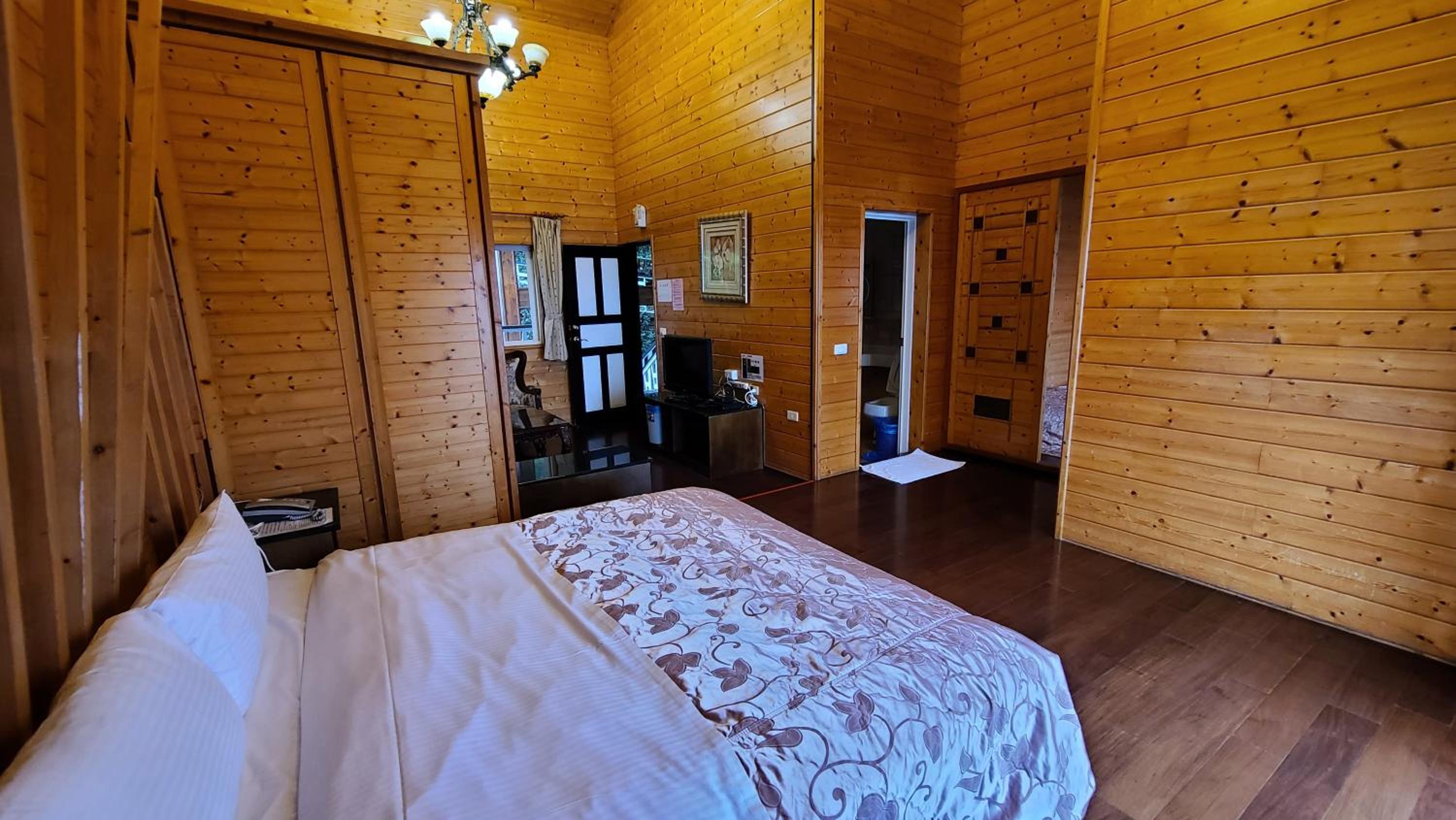 Deluxe Family Room photo 3