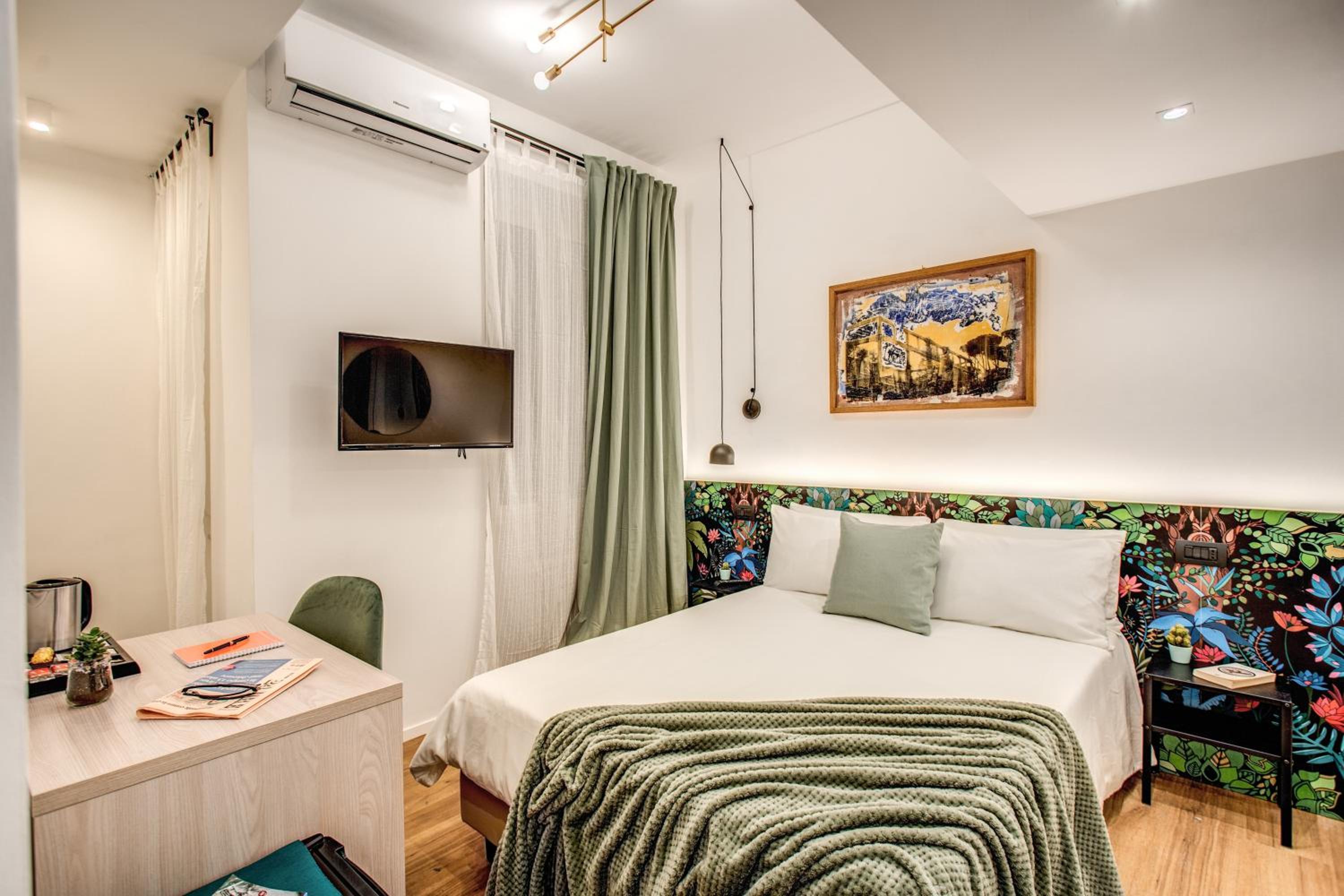 Single Room with Private Bathroom photo 2