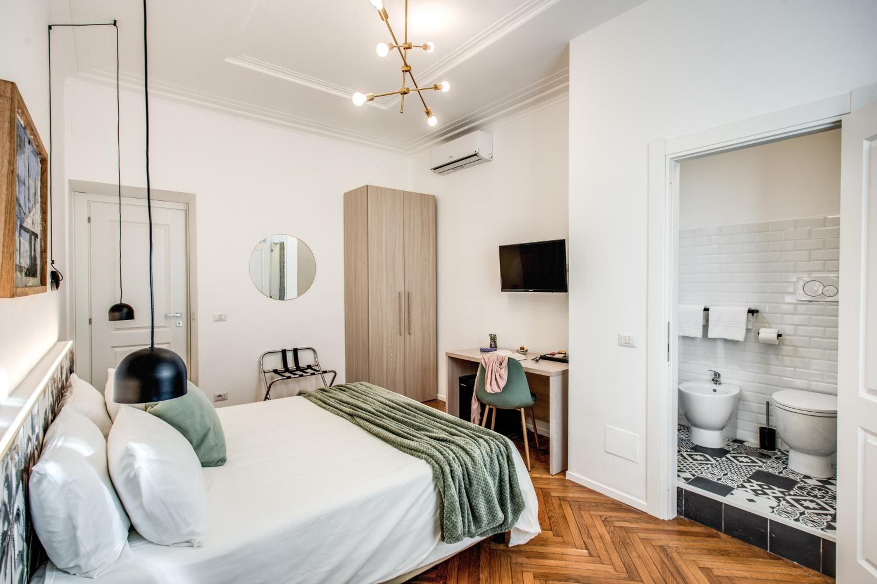 Double Room with Private Bathroom photo 3