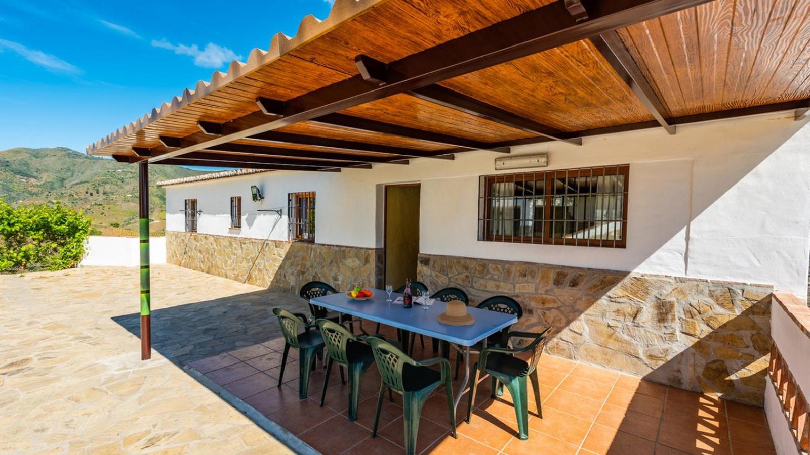 Villa photo 2