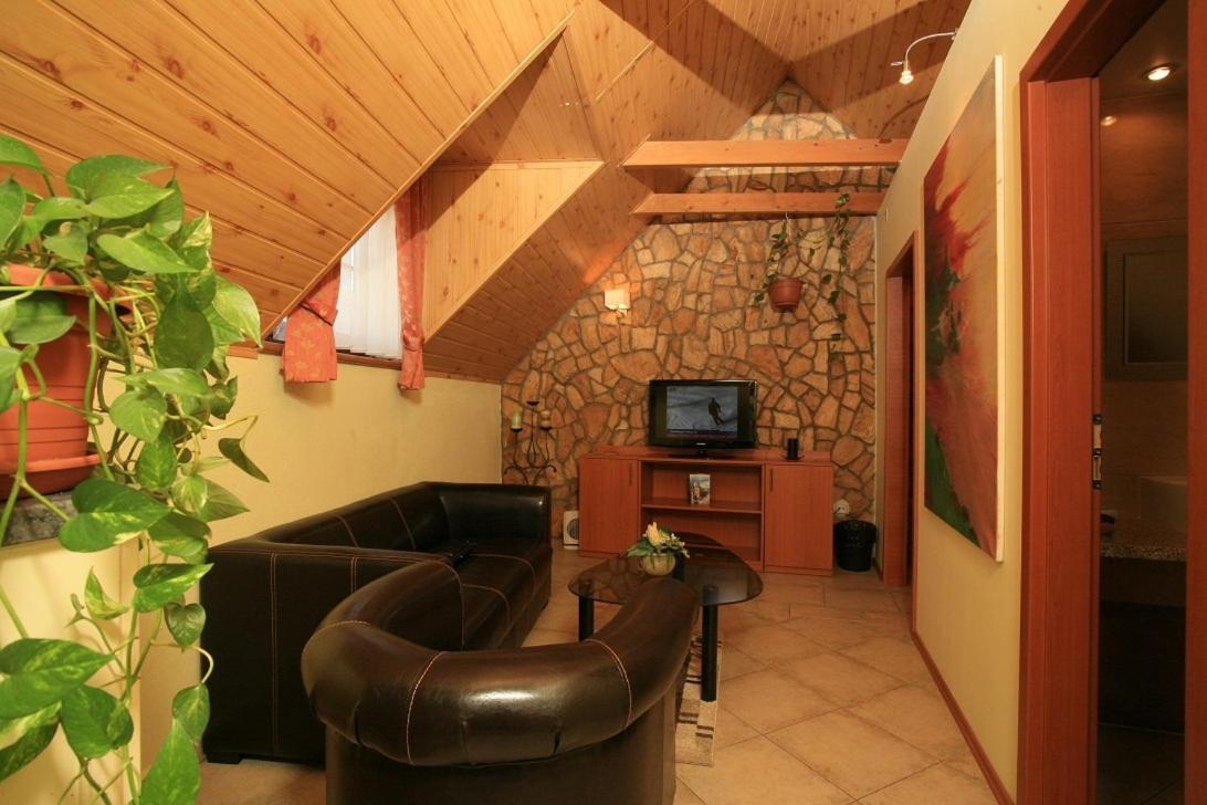 Suite - Photo 2