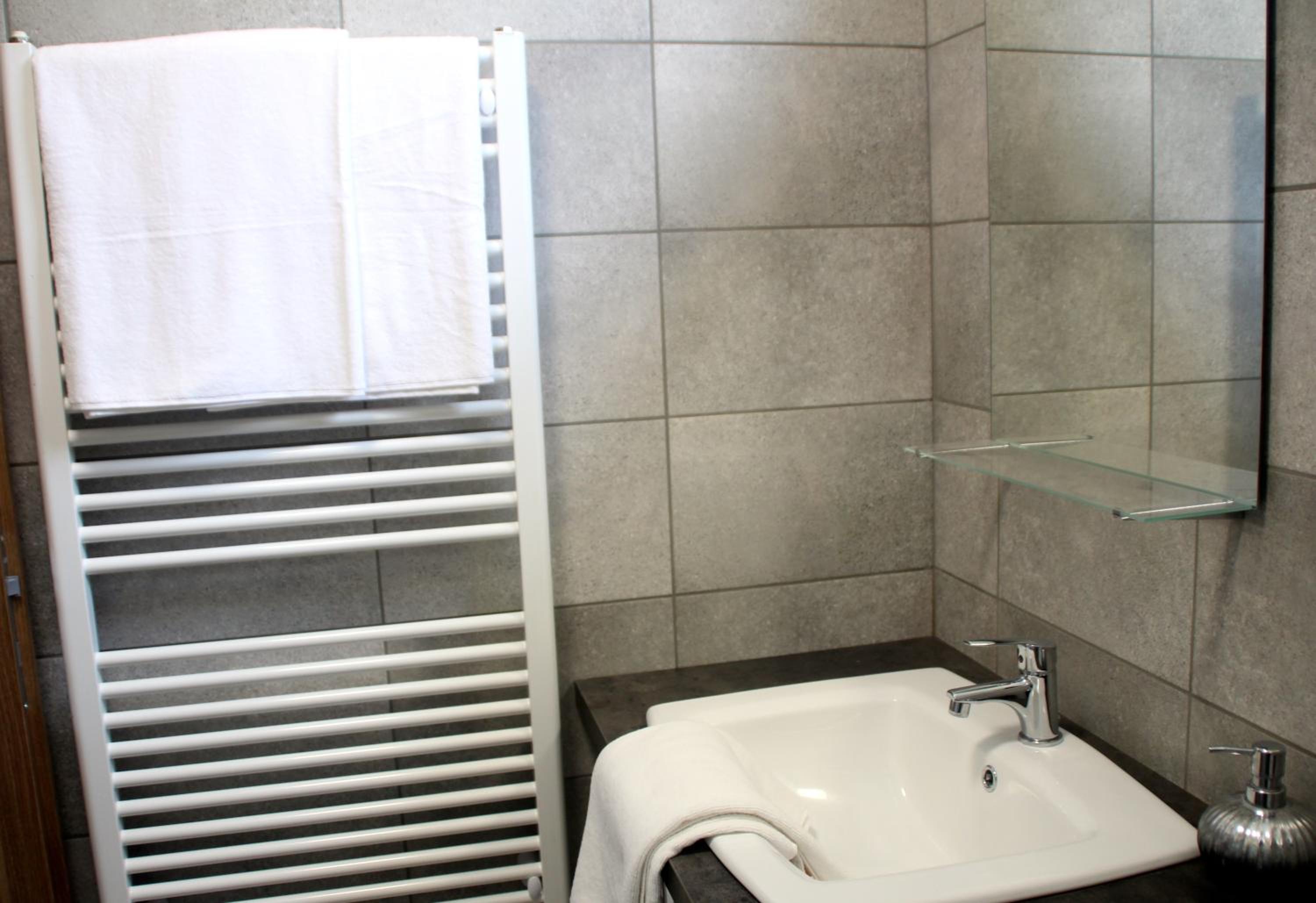 Standard Double or Twin Room - Photo 13