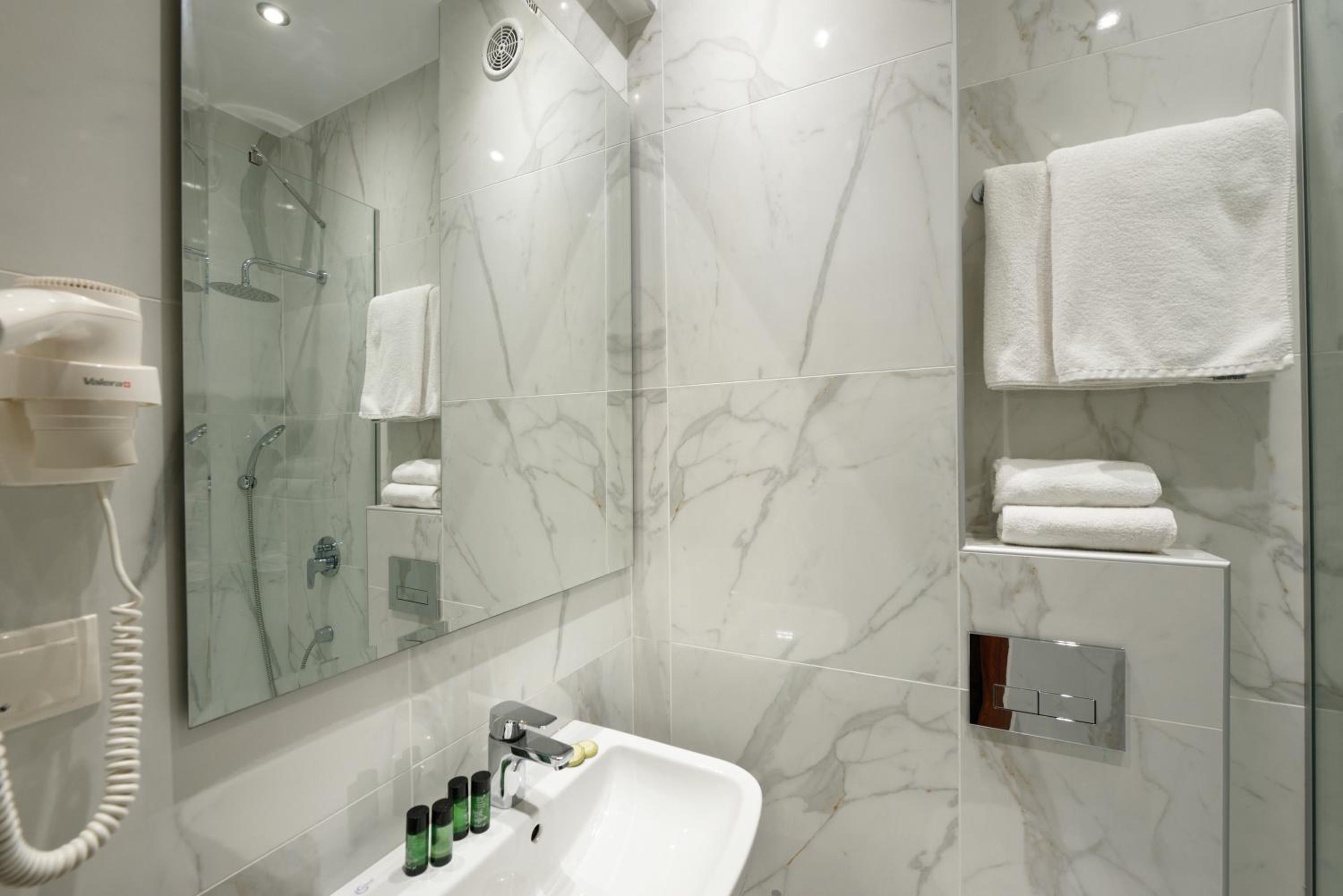Triple Room - Photo 8