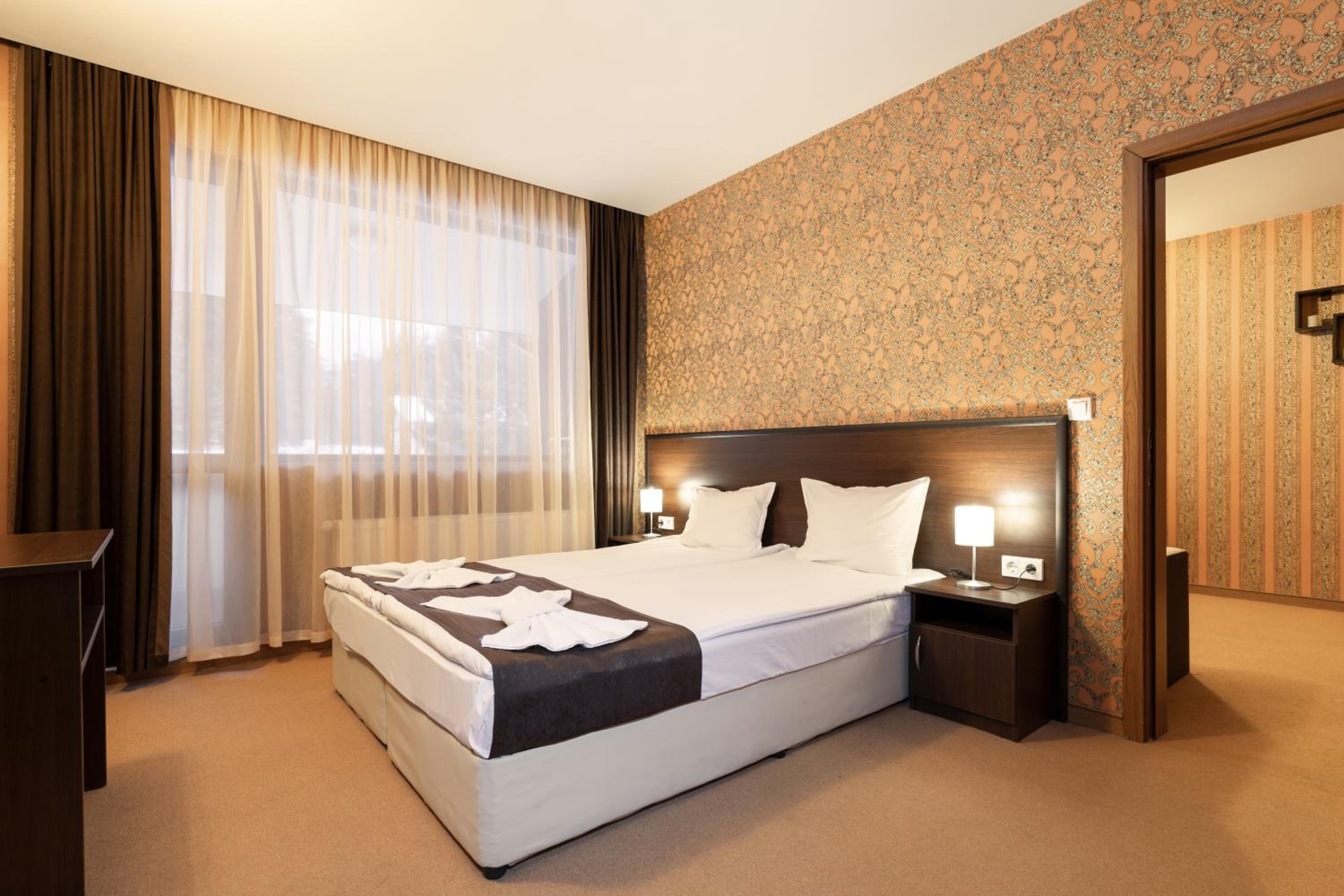 One-Bedroom Suite with Balcony - Photo 2