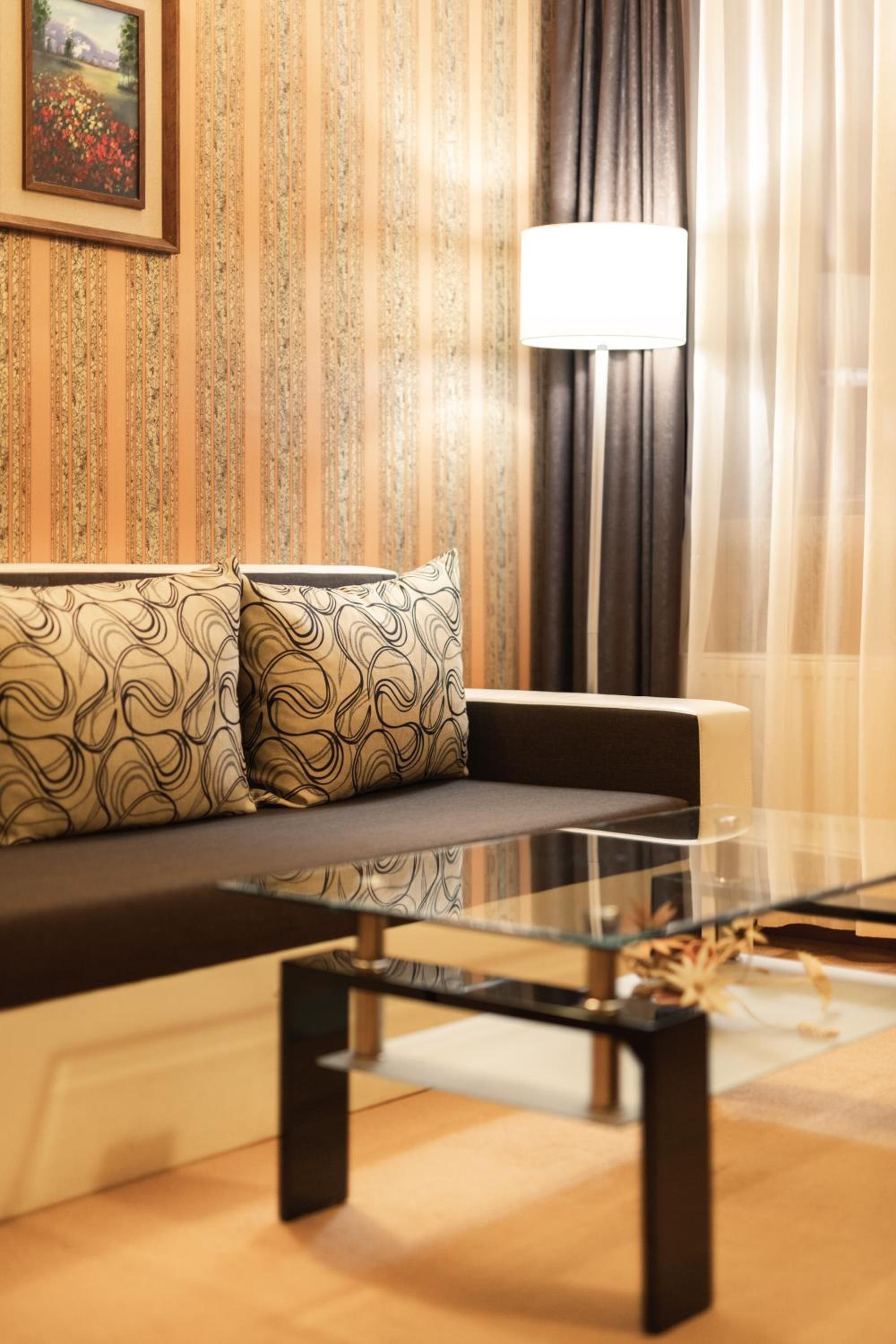 One-Bedroom Suite with Balcony - Photo 3