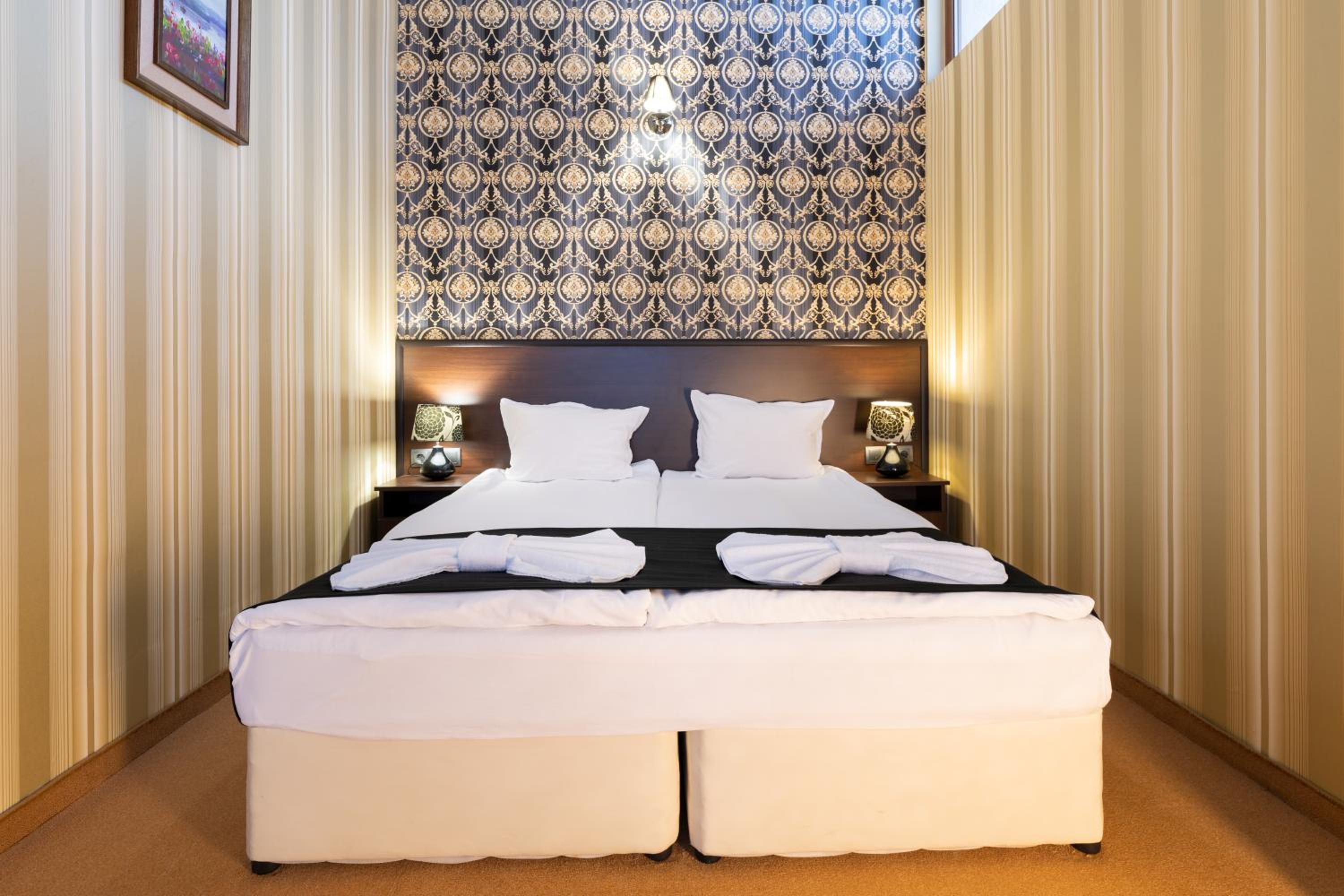 Deluxe Junior Suite with Spa Bath - Photo 4