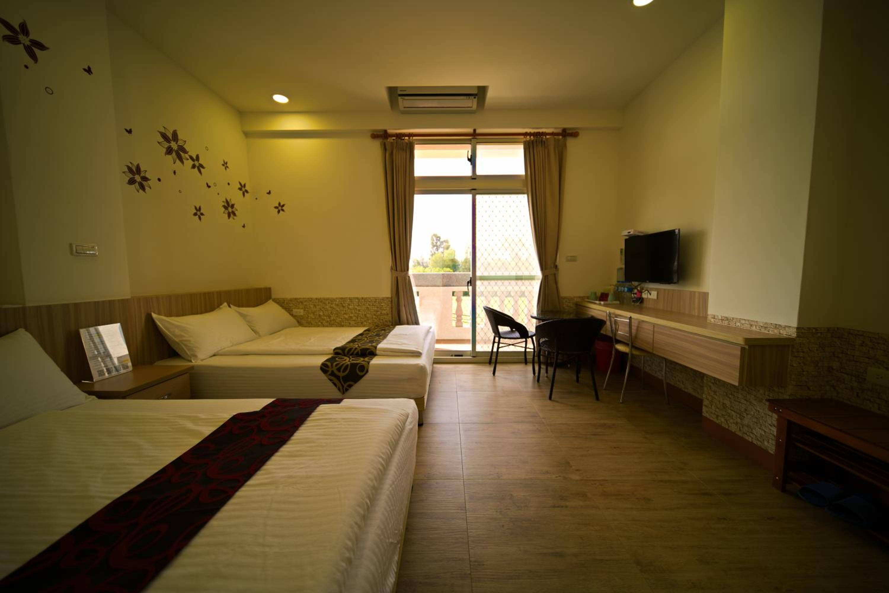 Quadruple Room with Balcony photo 3
