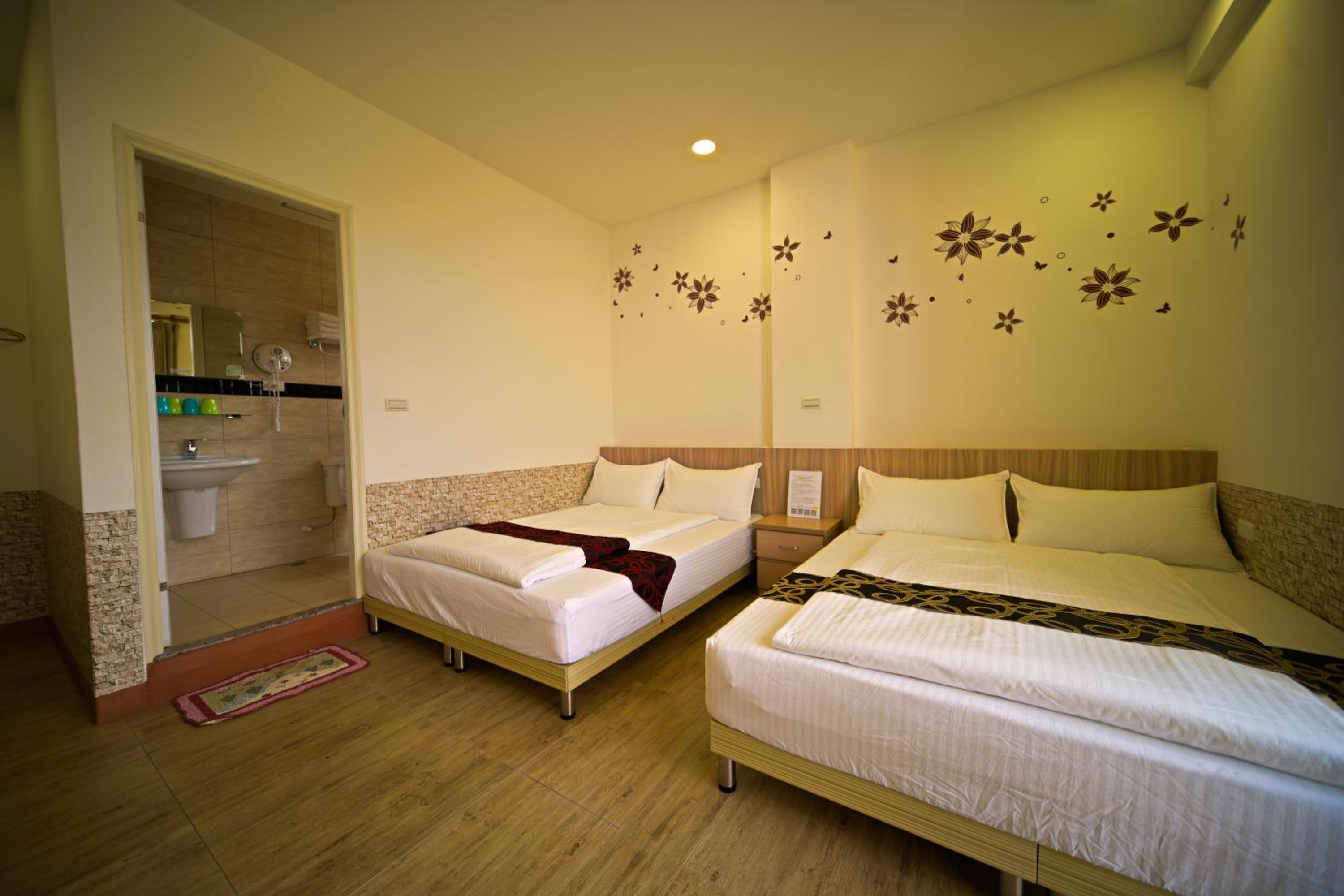 Quadruple Room with Balcony photo 2