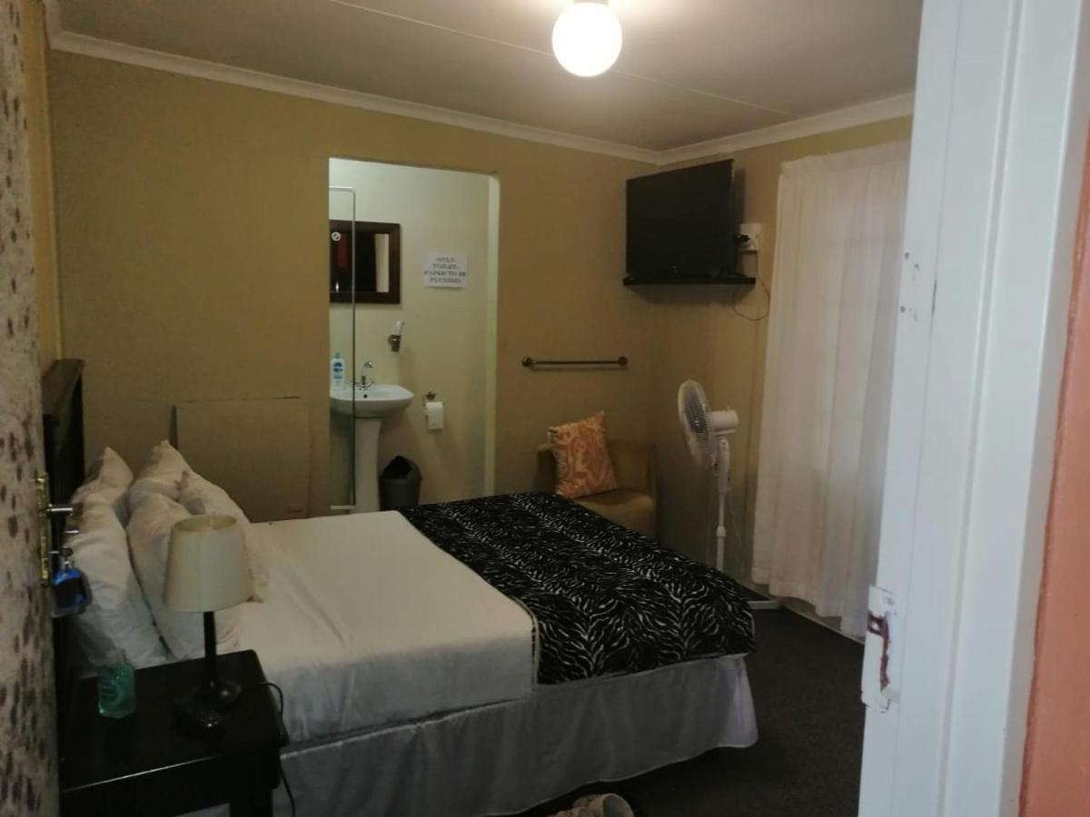 Double Room with Private Bathroom photo 1
