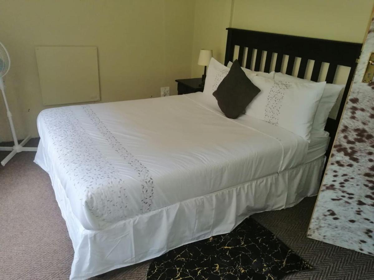 Double Room with Private Bathroom photo 2