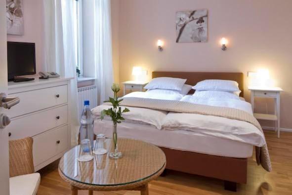 Standard Double Room - Photo 5