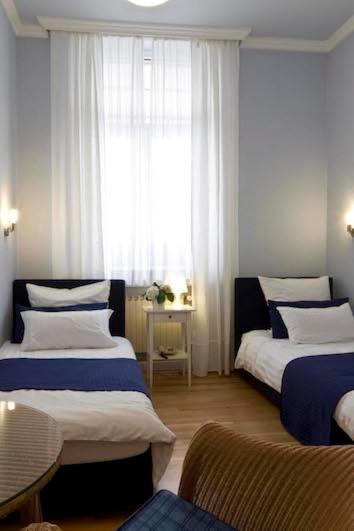 Standard Double Room - Photo 8