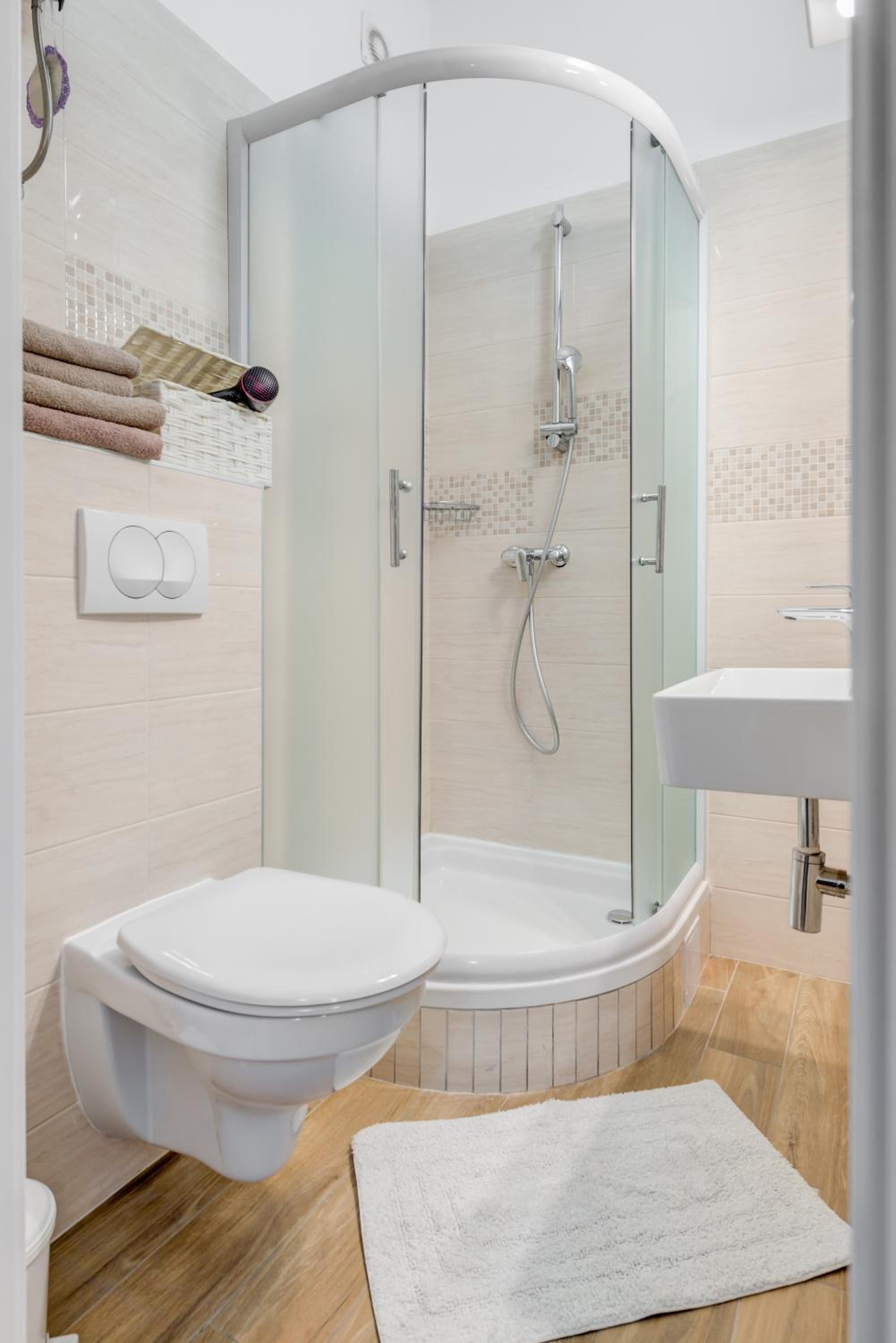 Double Room with Private Bathroom - Photo 4