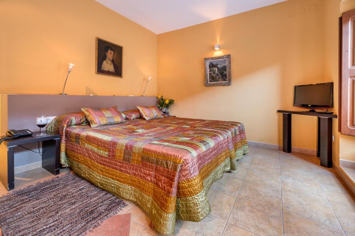 Double or Twin Room photo 3