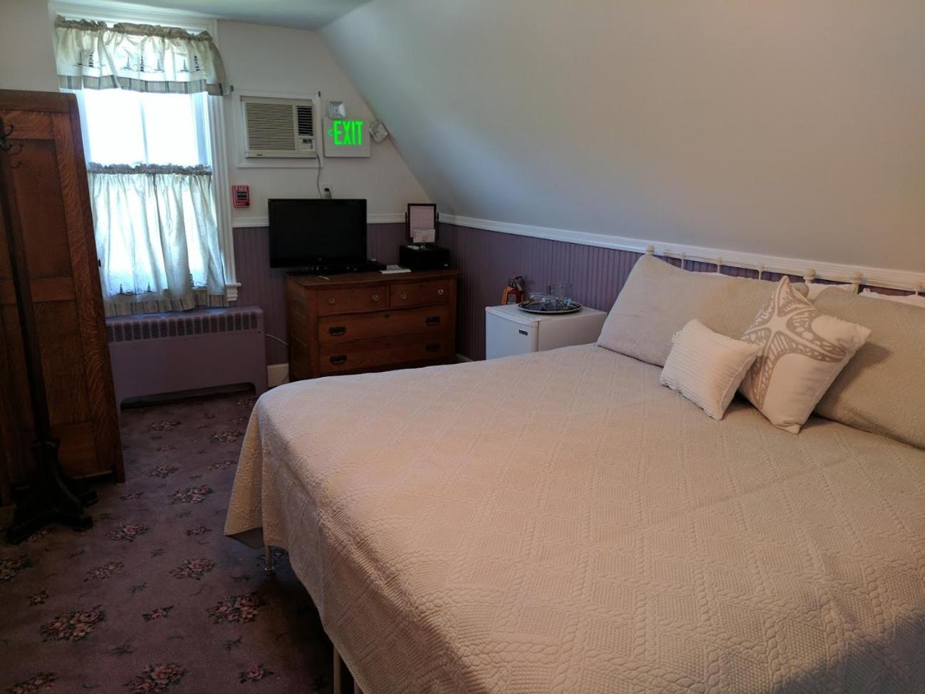 Deluxe King Room photo 1