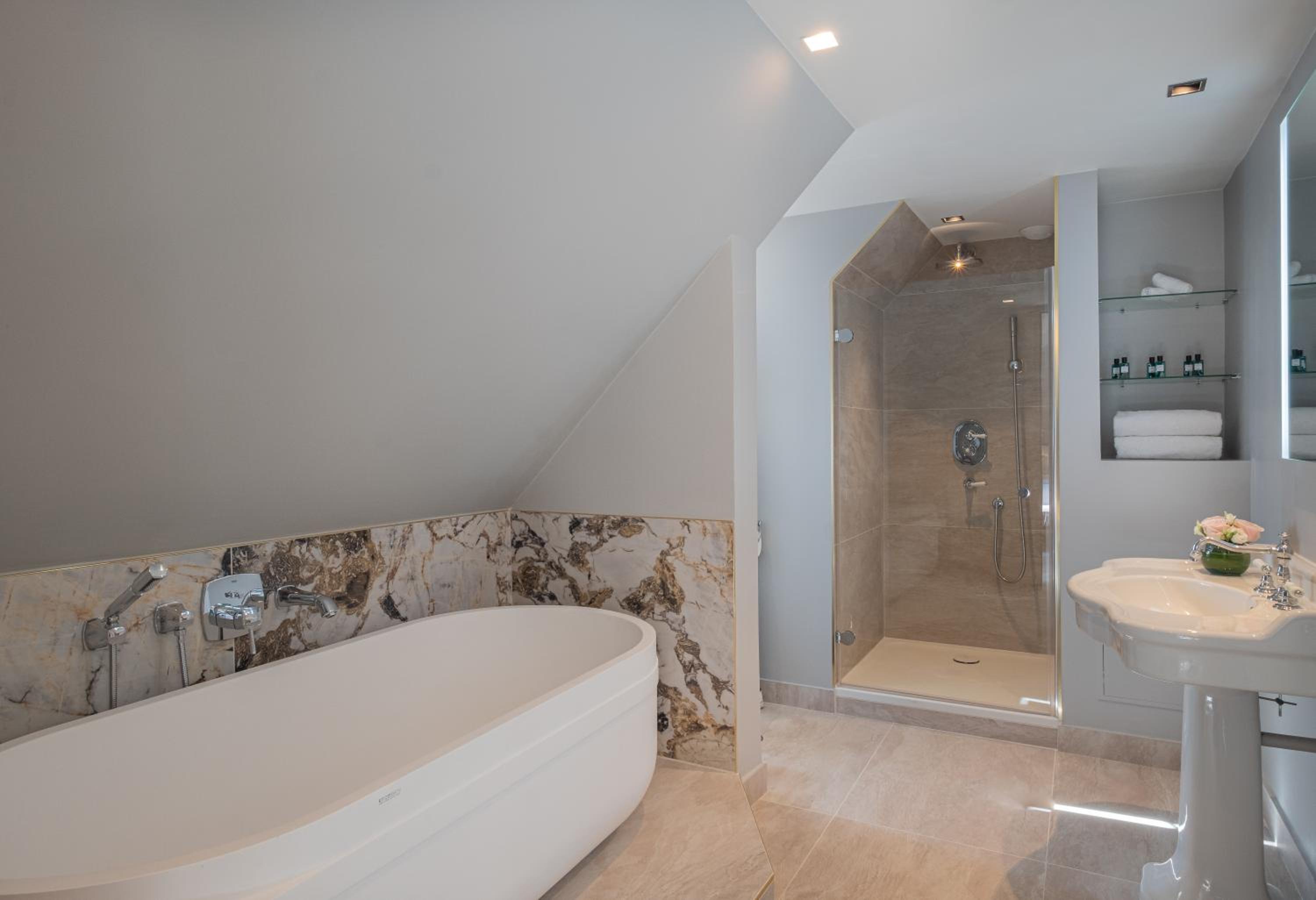 Executive Room - Photo 9