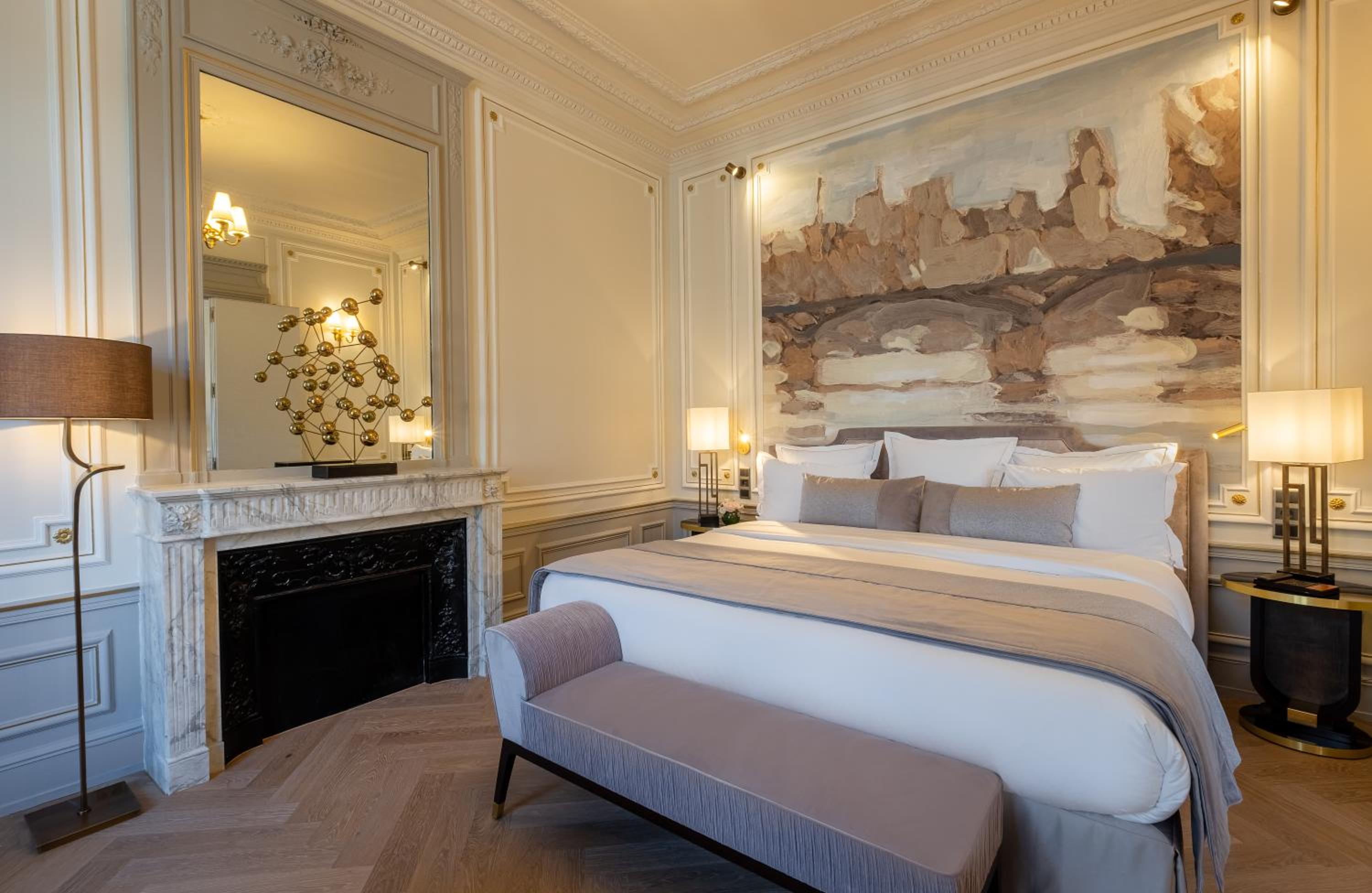 Superior Suite - Photo 7