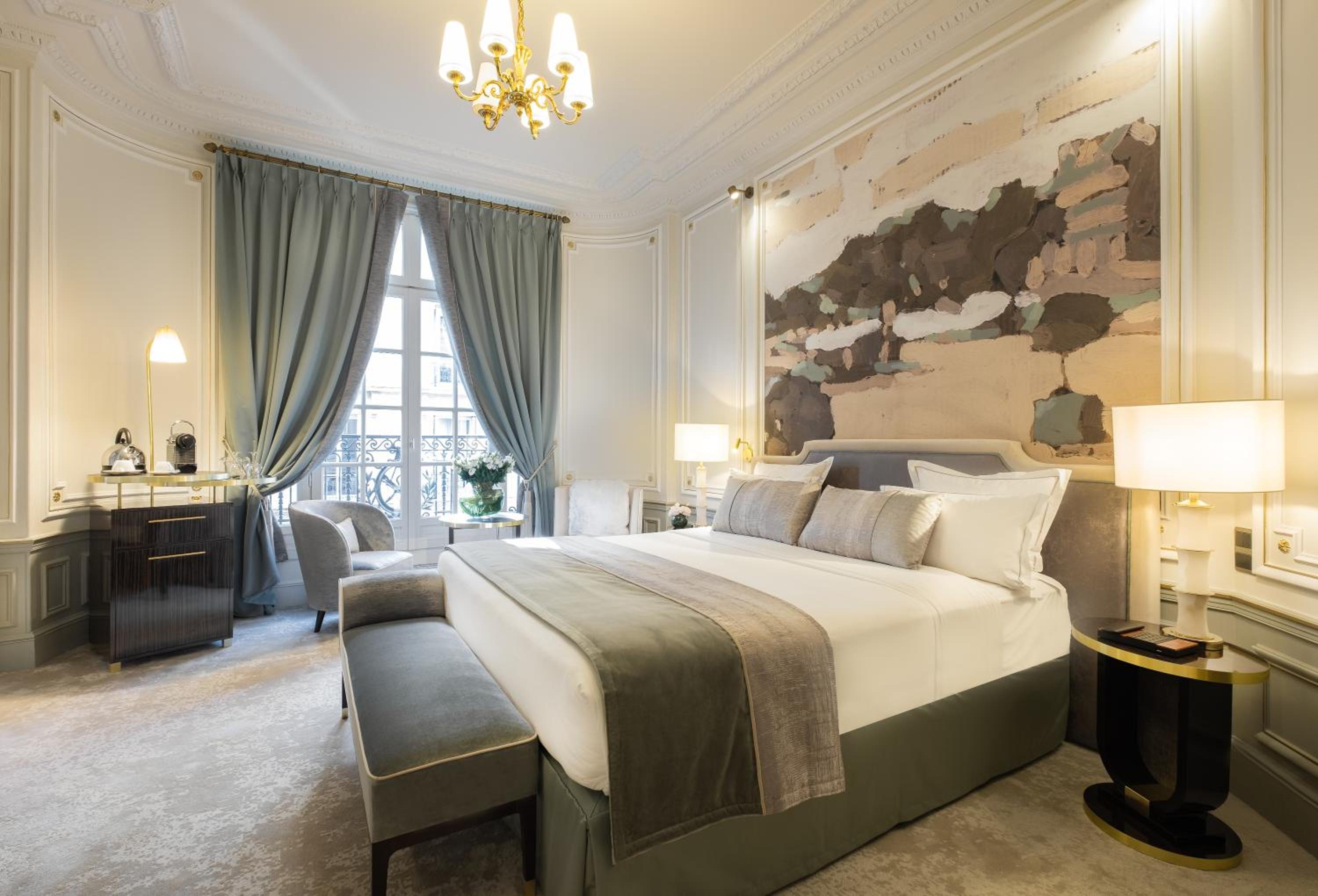 Executive Room thumbnail 6
