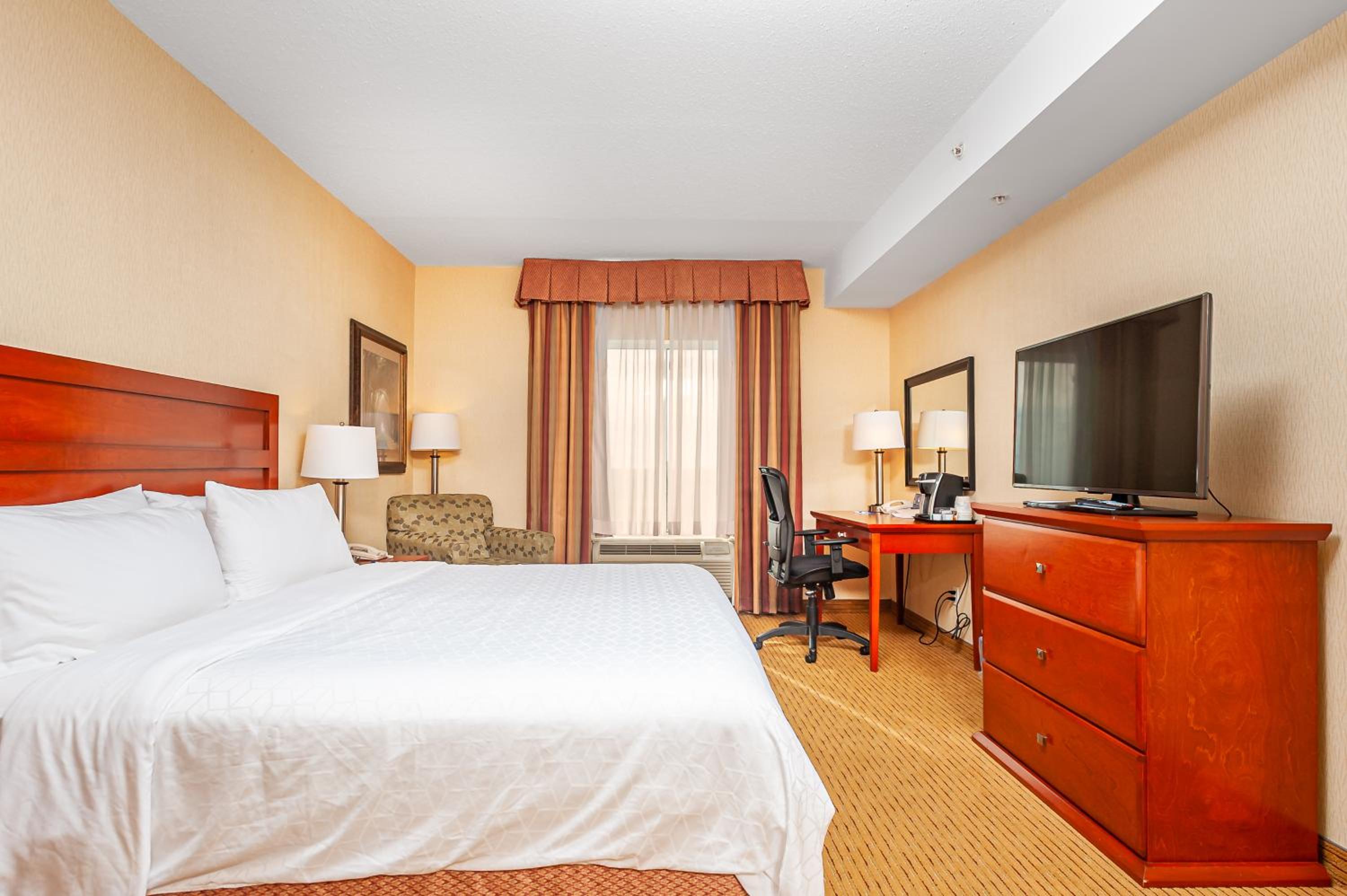 Standard King Room - Photo 1