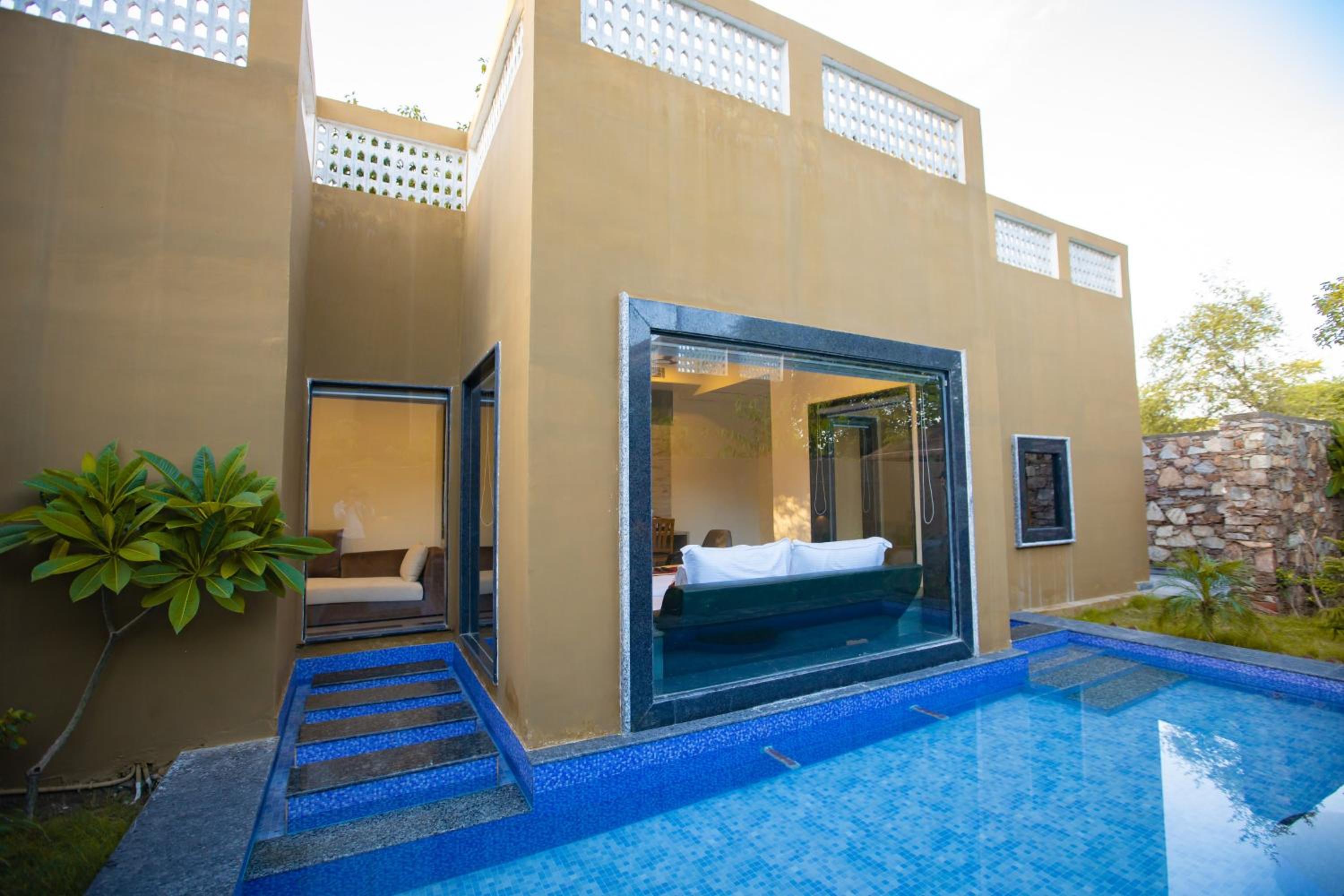 Exotic Villa with Plunge Pool, Jacuzzi and Private Sit Out - Photo 4