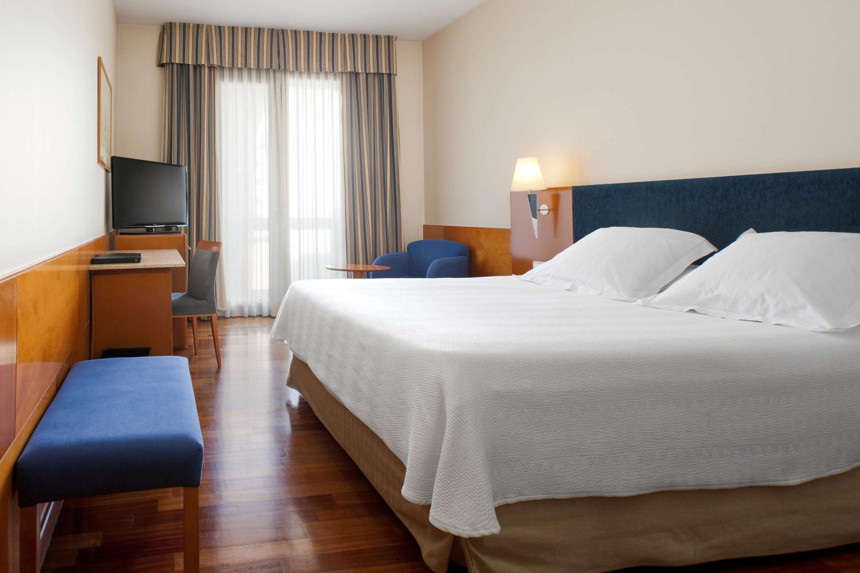 Standard Double or Twin Room - Photo 1