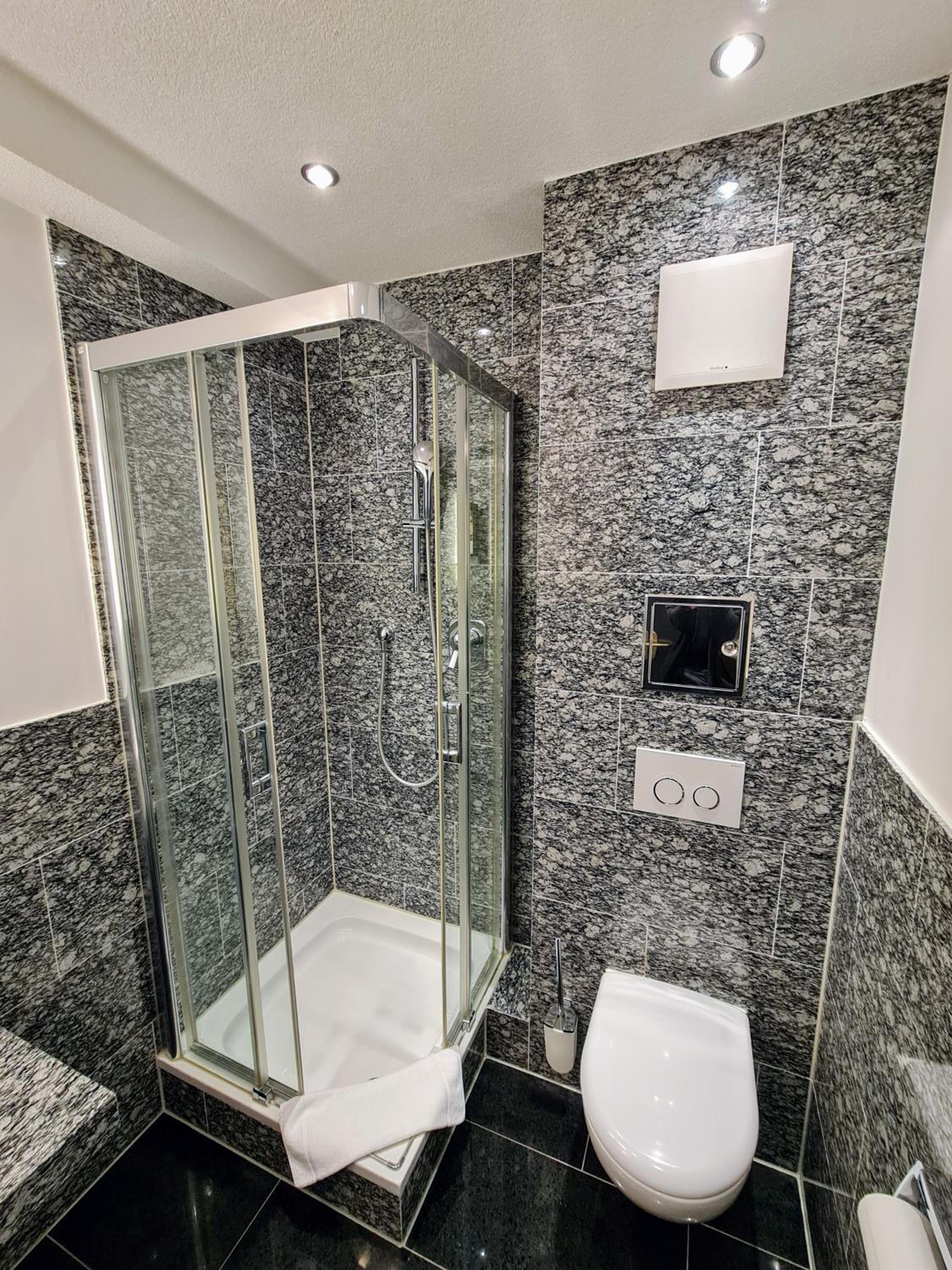 Double Room - Photo 8