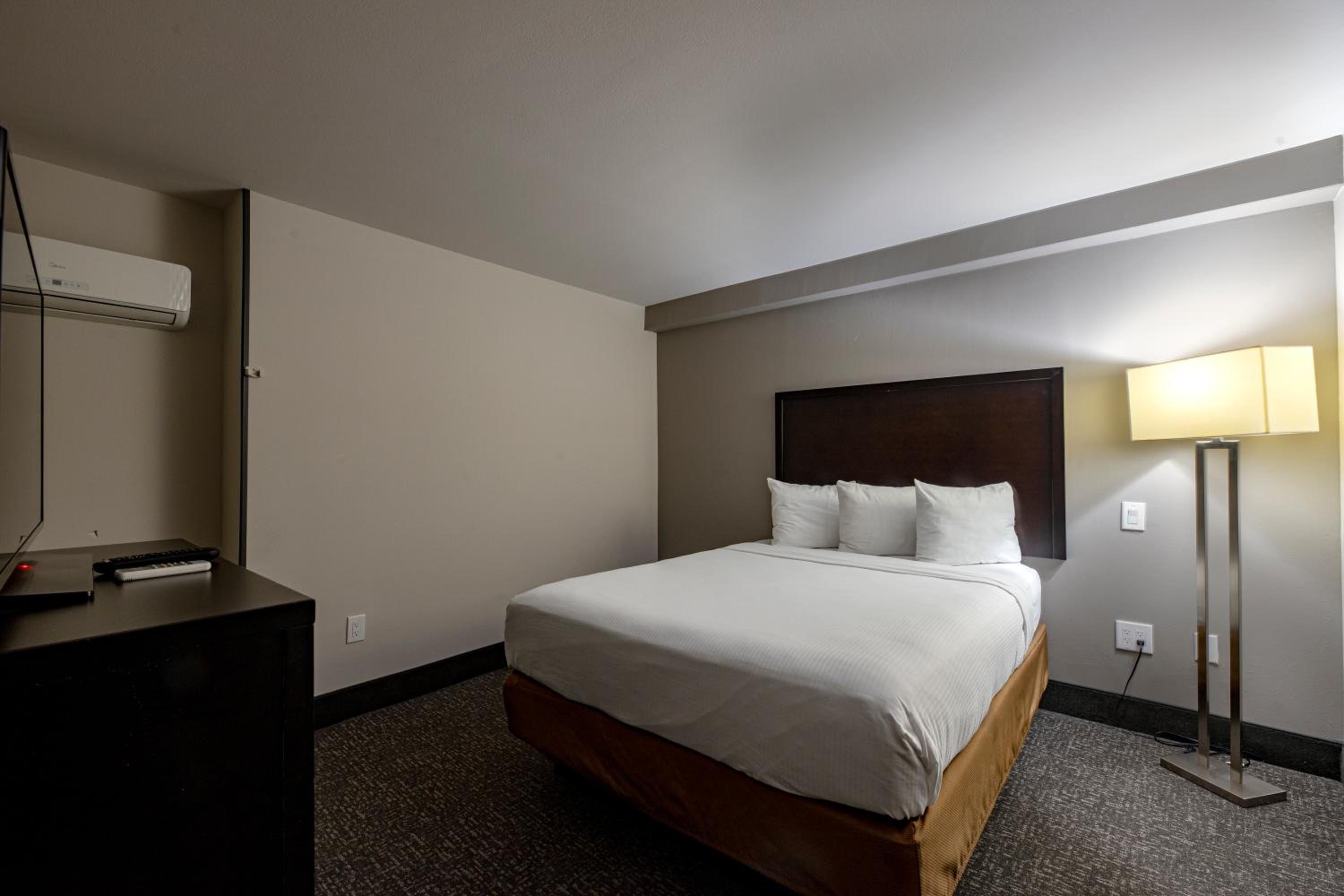 Two-Bedroom Premium Suite - Non-Smoking - Photo 6