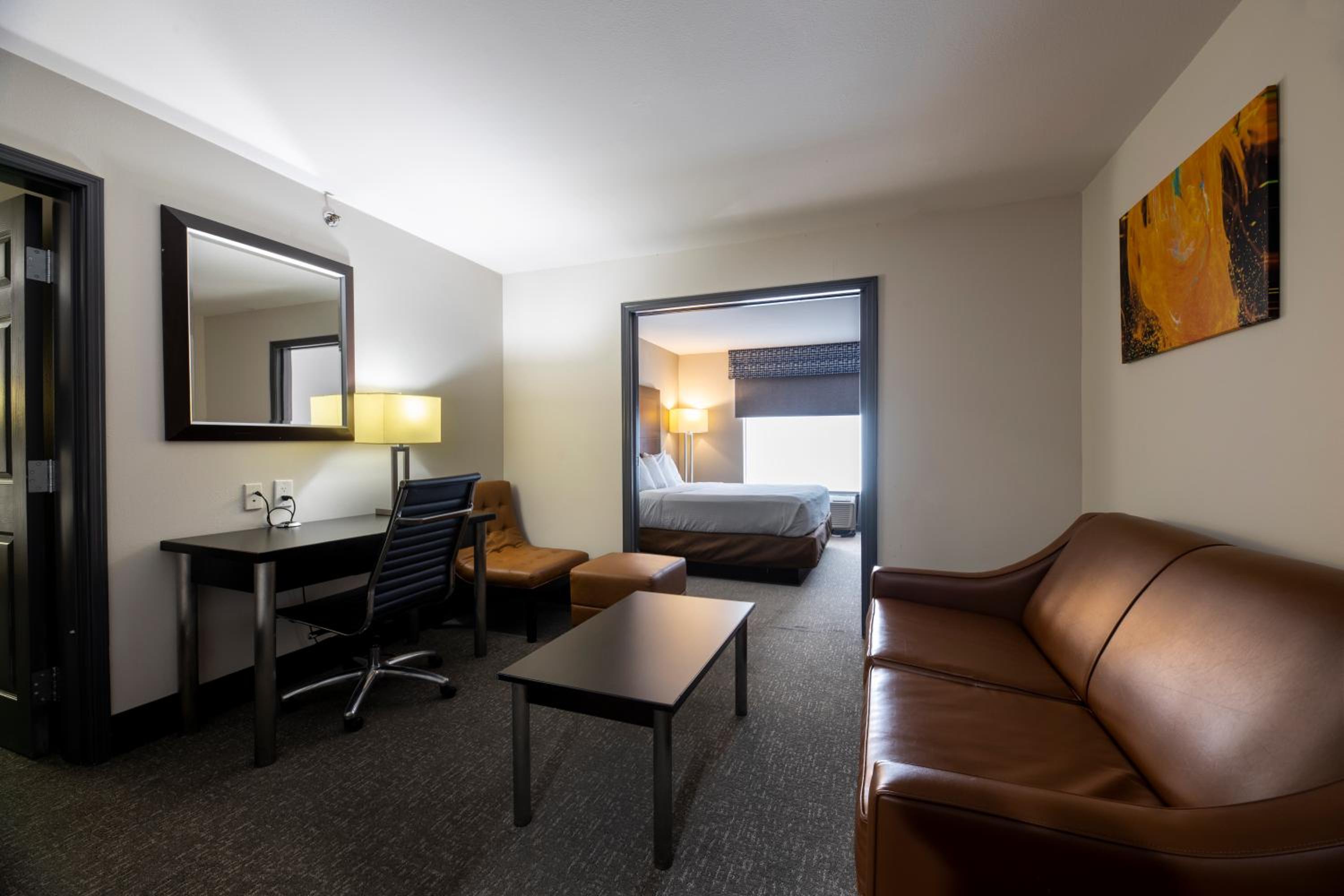 Two-Bedroom Premium Suite - Non-Smoking - Photo 2