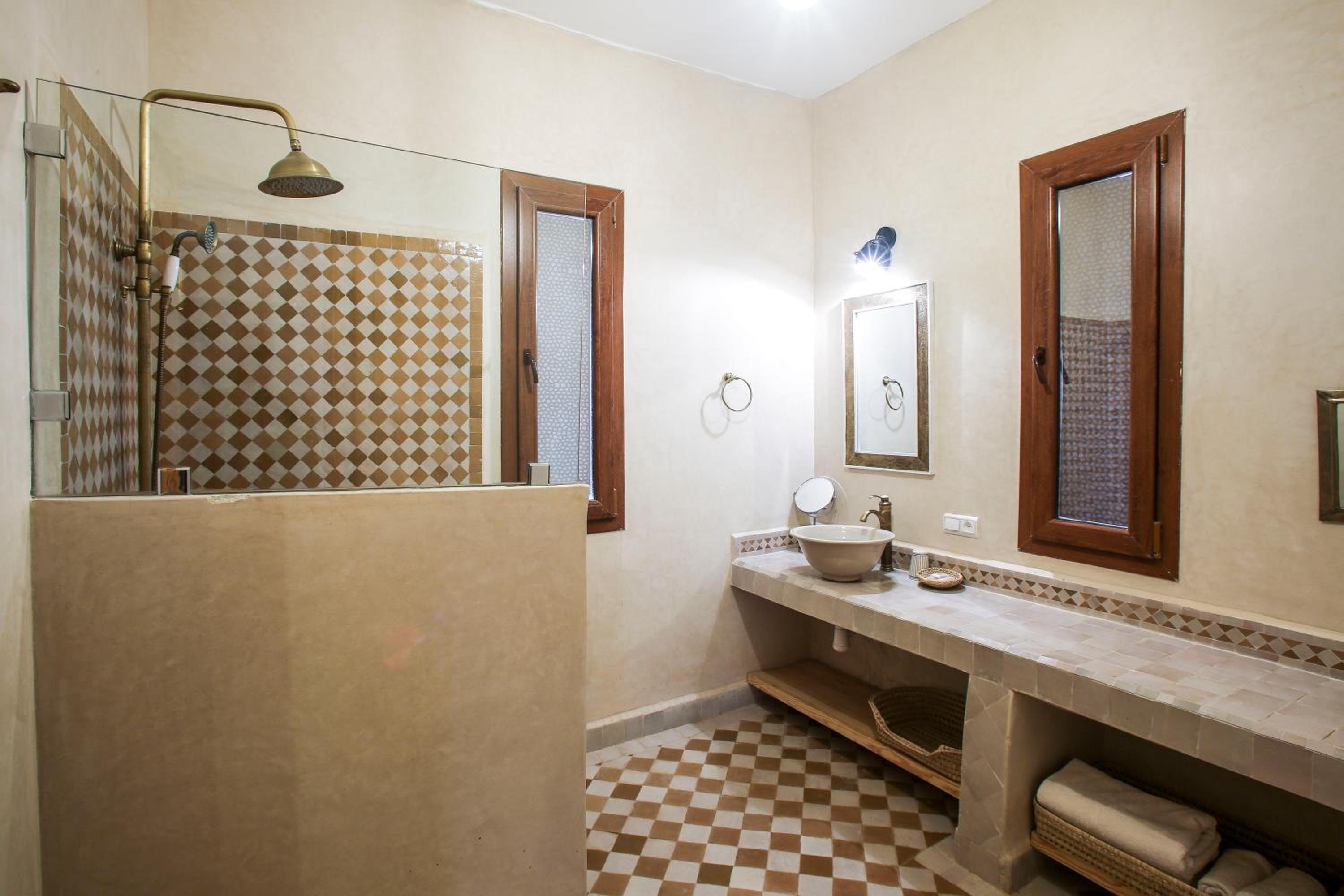 Suite - Photo 5