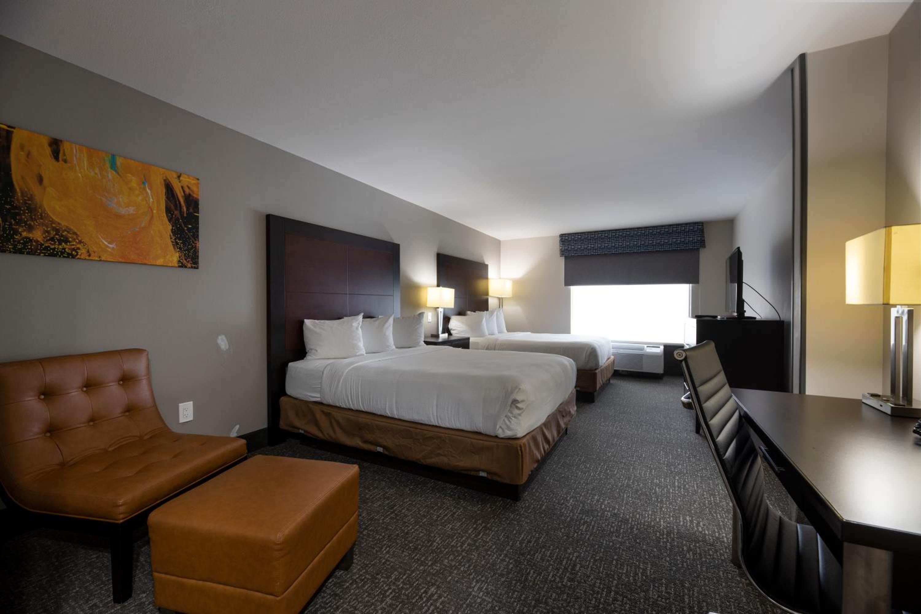 Queen Room with Two Queen Beds - Non-Smoking - Photo 4