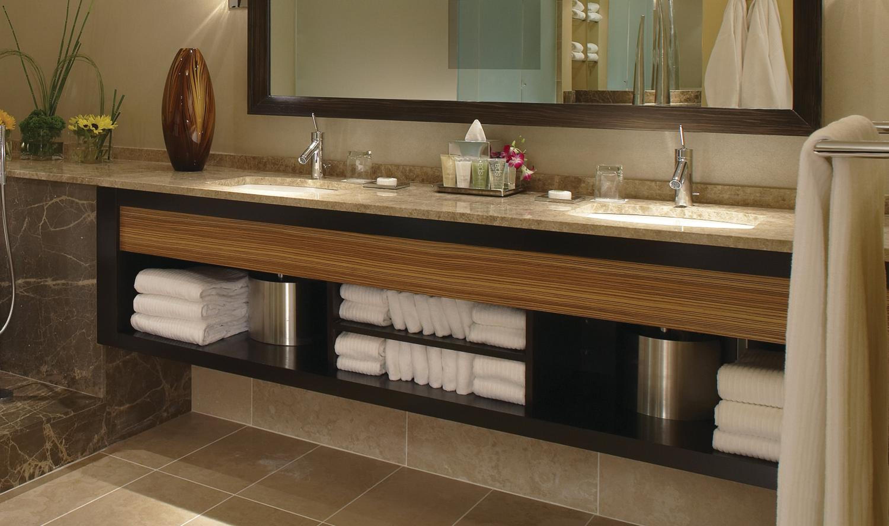 Luxury King Room - Photo 2