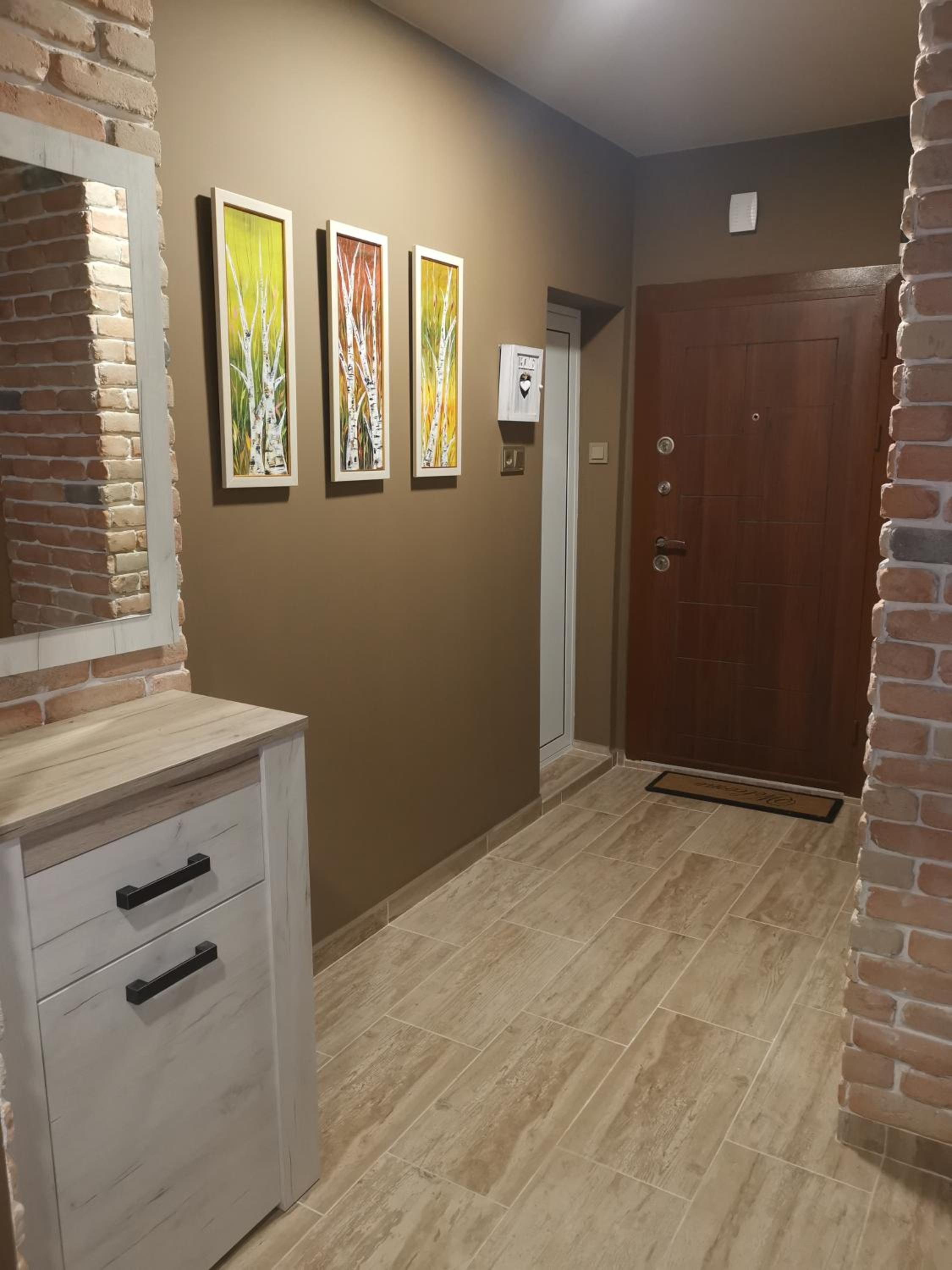 Three-Bedroom Apartment - Photo 9
