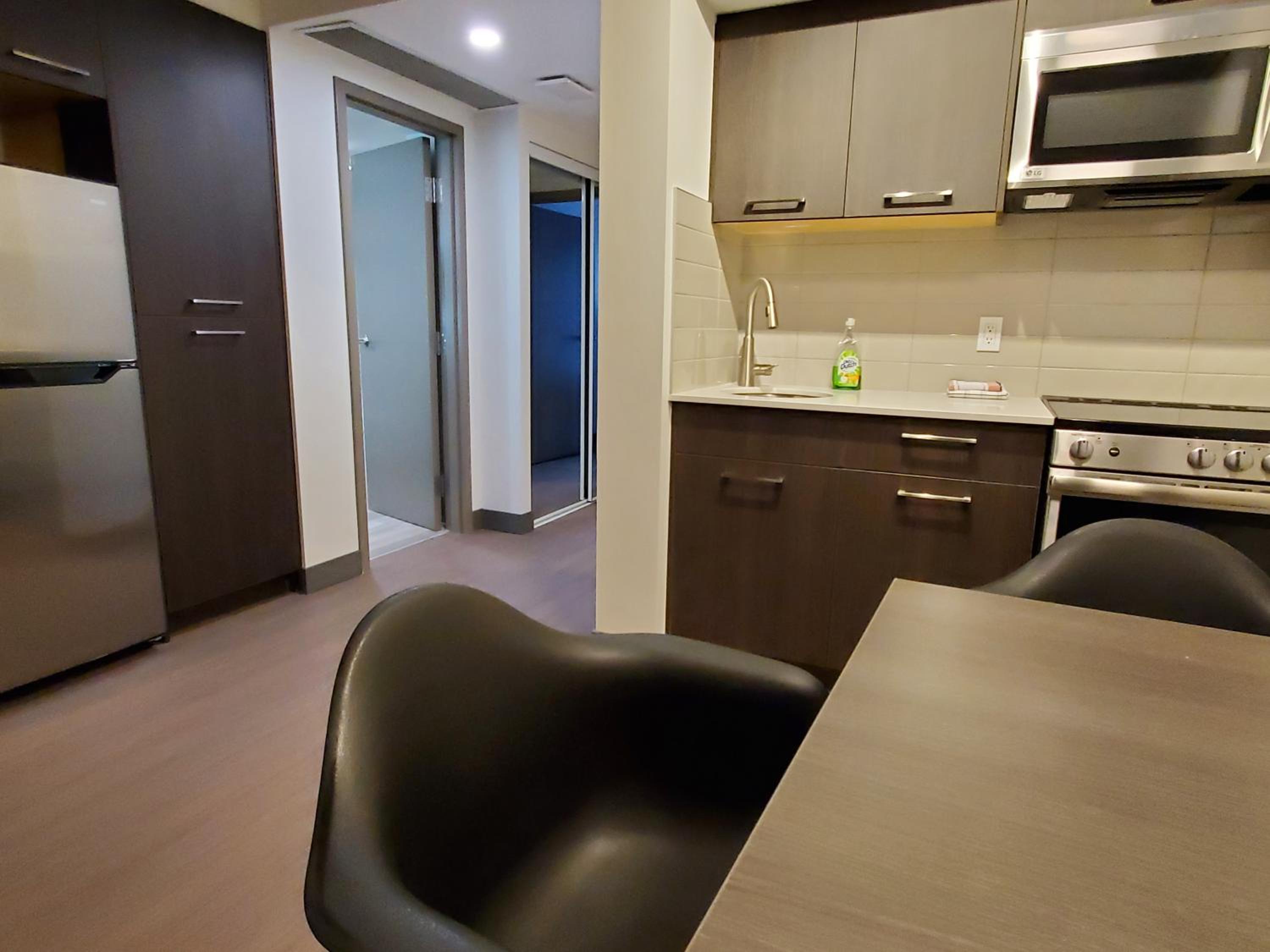 Pacific Suite with Two Queen Beds and Kitchen - Non-Smoking - Photo 5