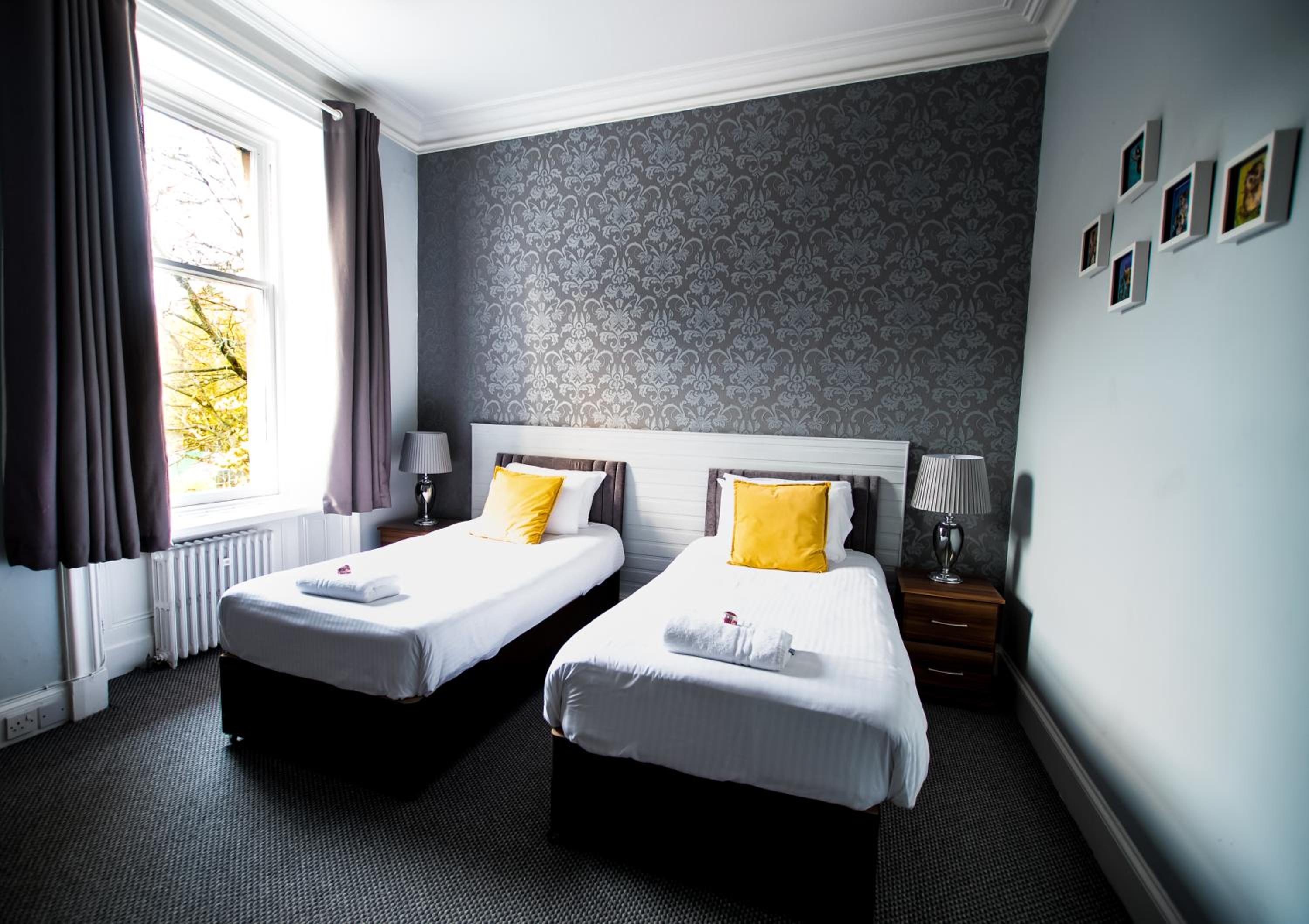 Double or Twin Room - Photo 12