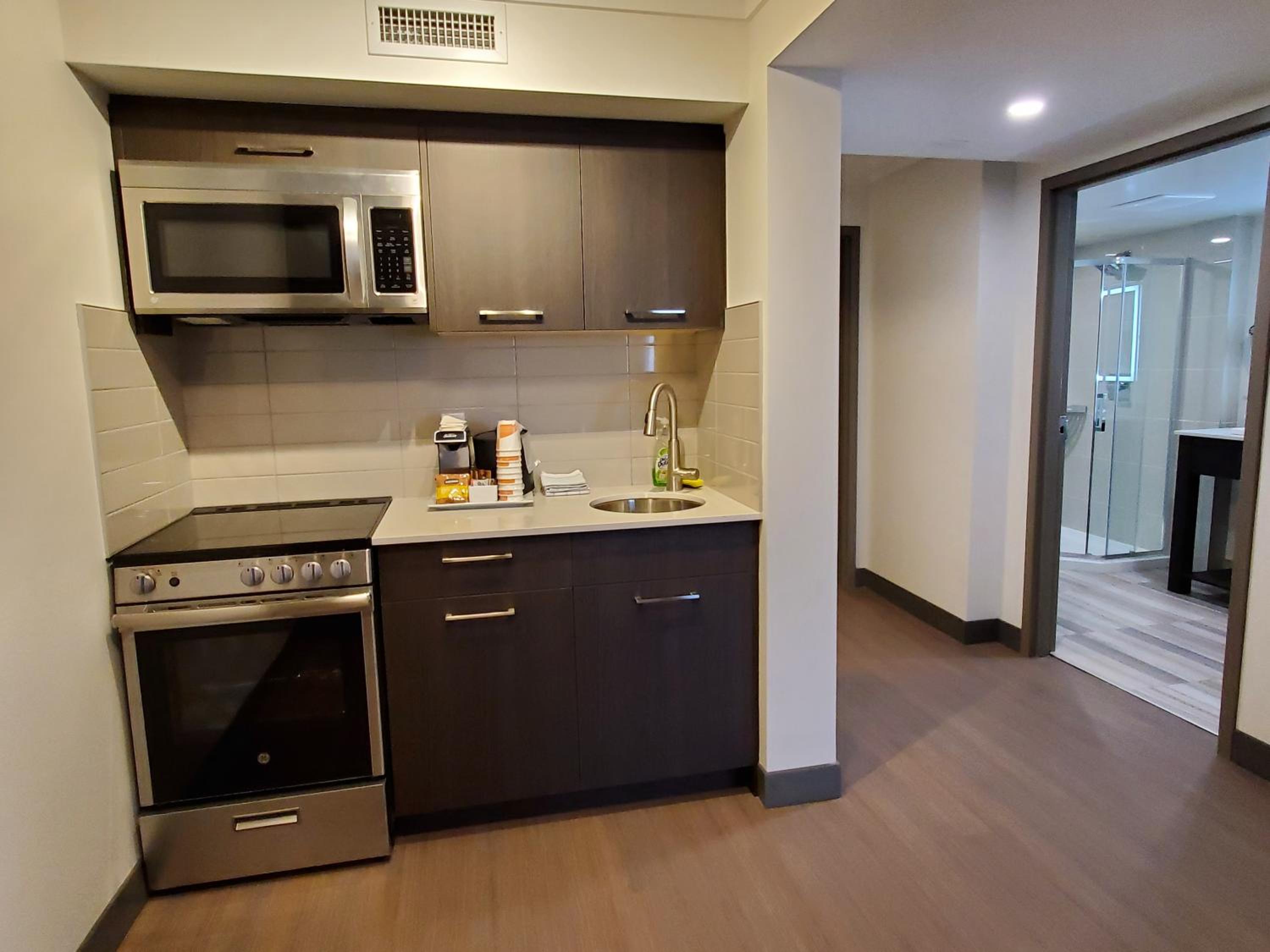 Atlantic King Suite with Kitchen - Non-Smoking - Photo 4