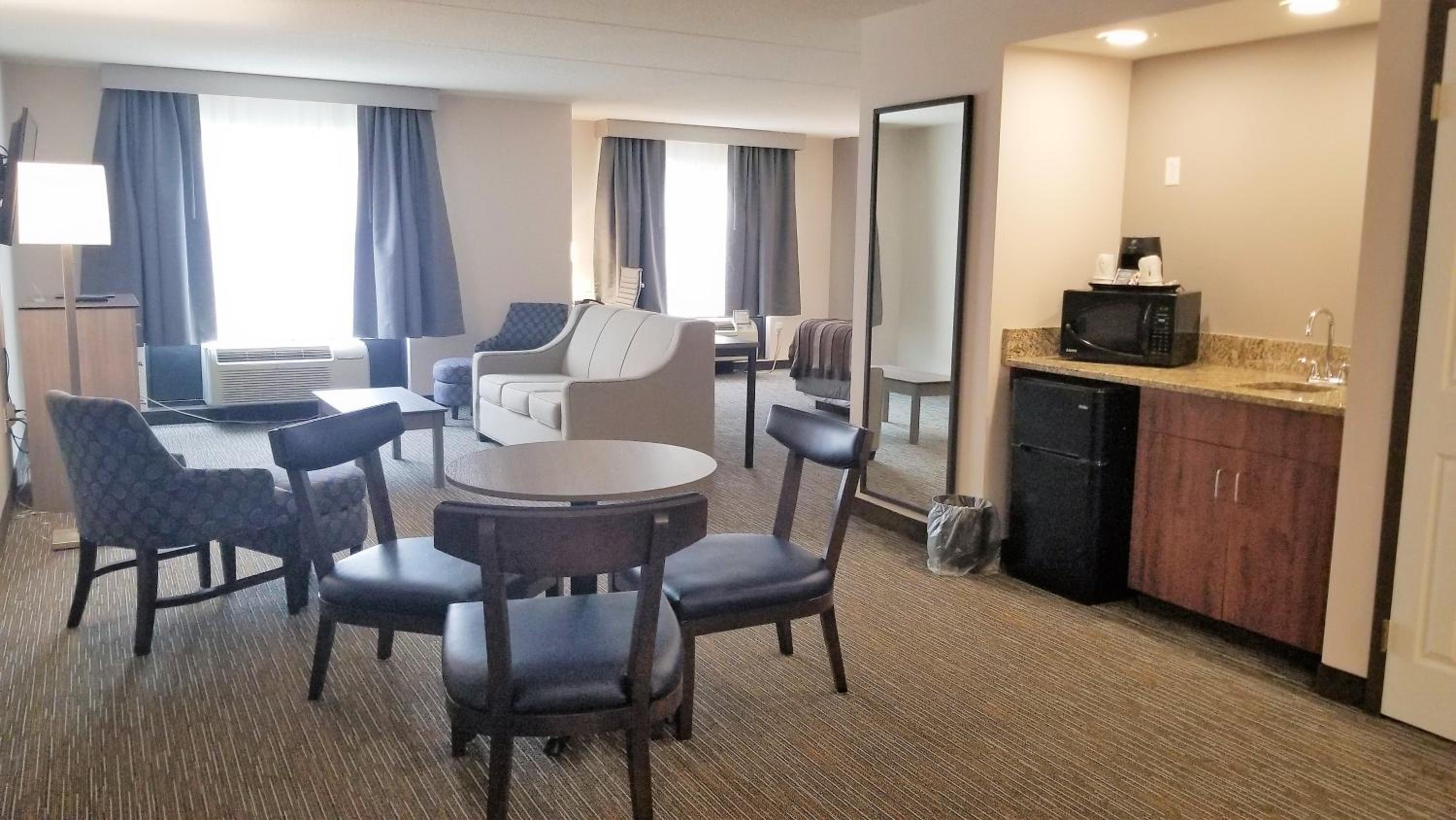 Executive King Suite - Photo 2