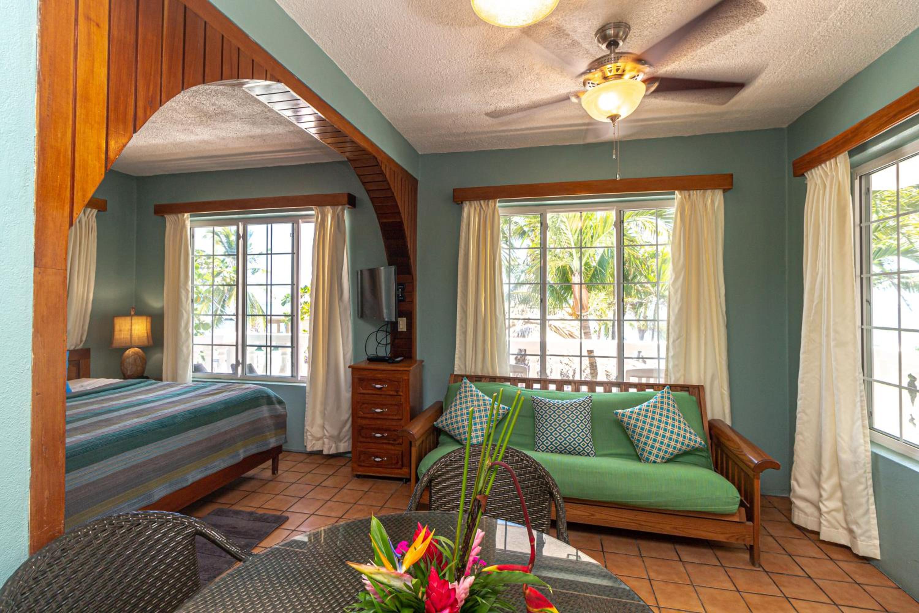King Room with Balcony  photo 2