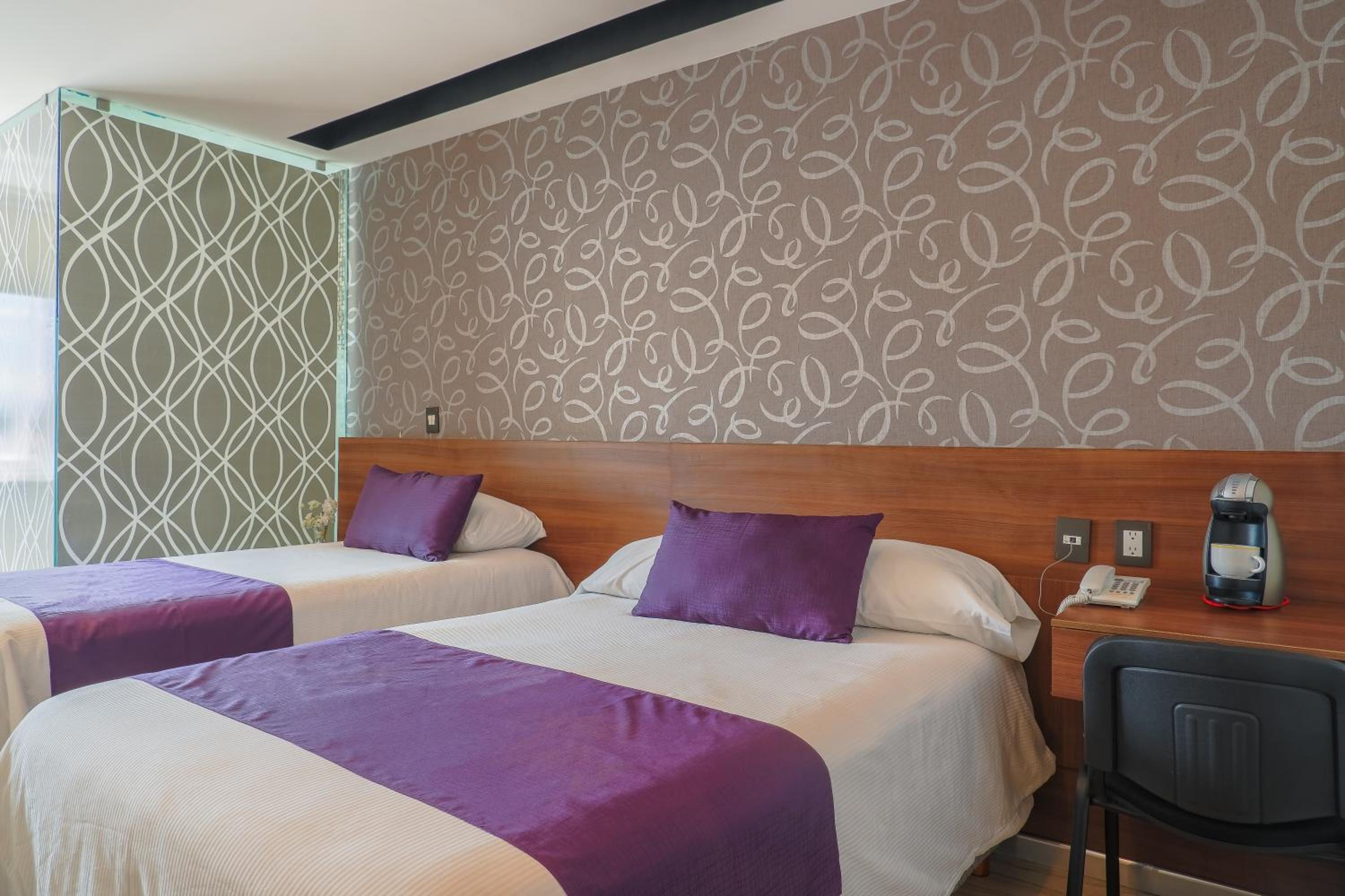 Deluxe Queen Room - Photo 4