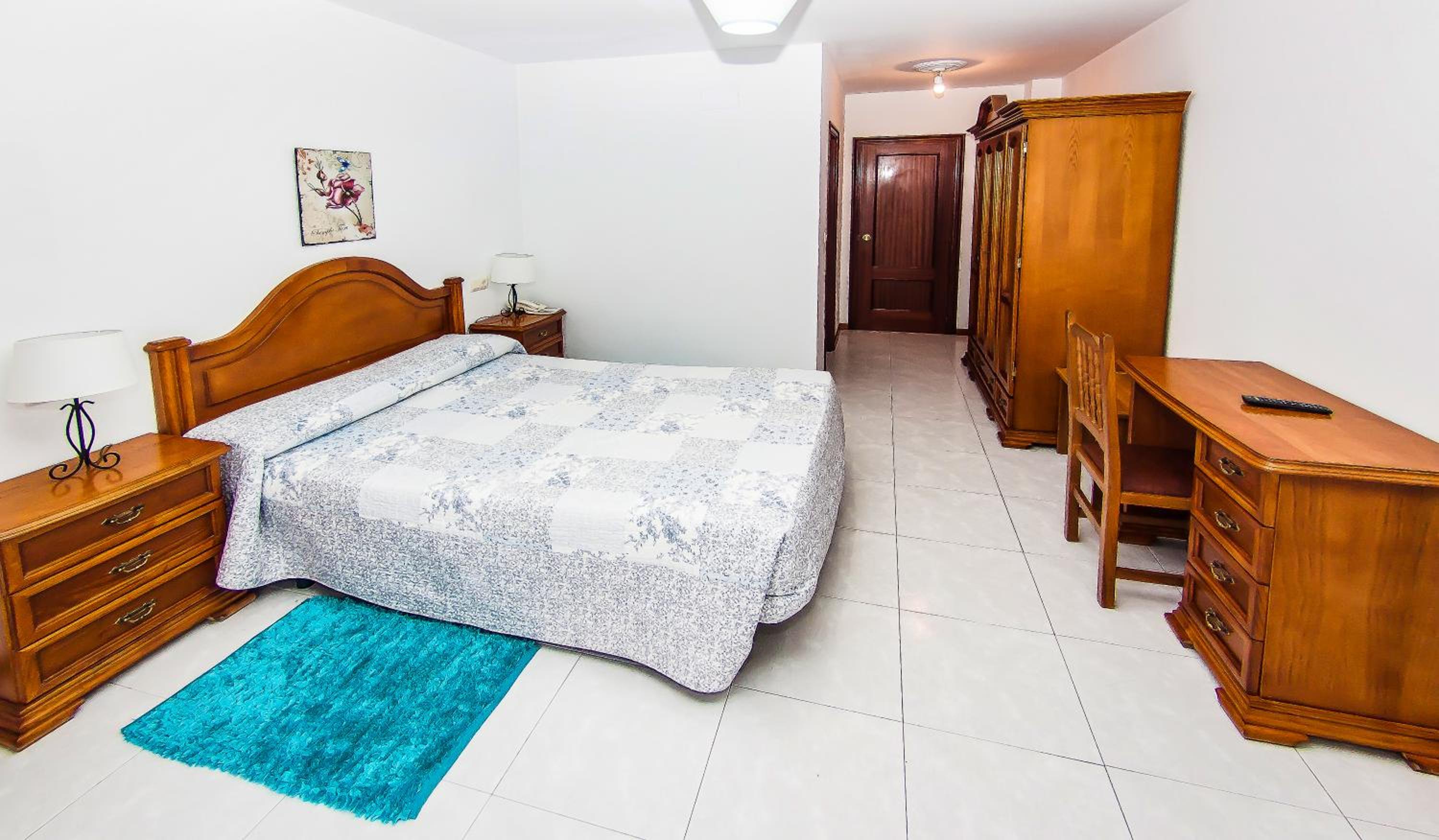 Large Double Room - Photo 3