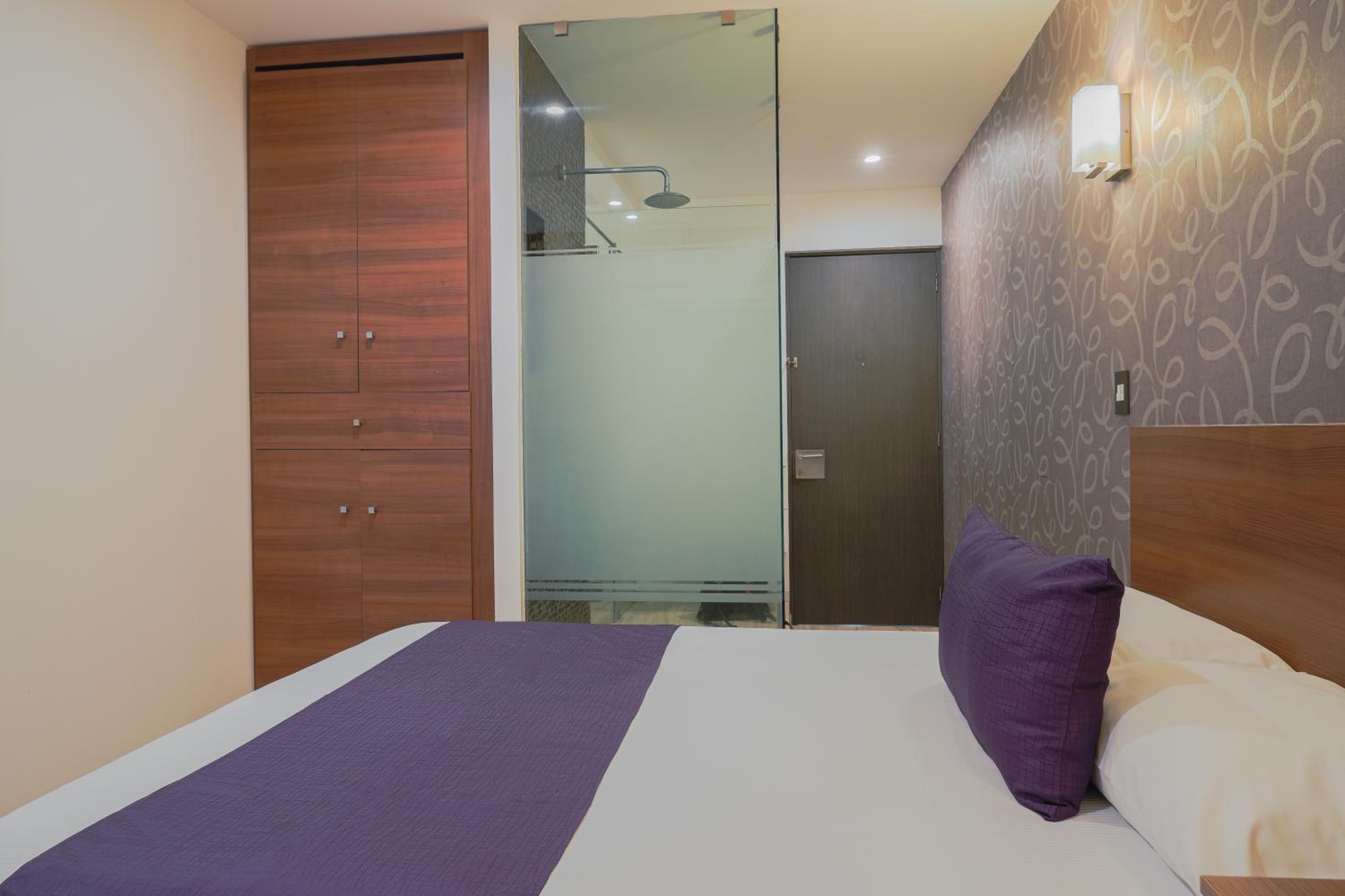 Deluxe Room - Photo 5